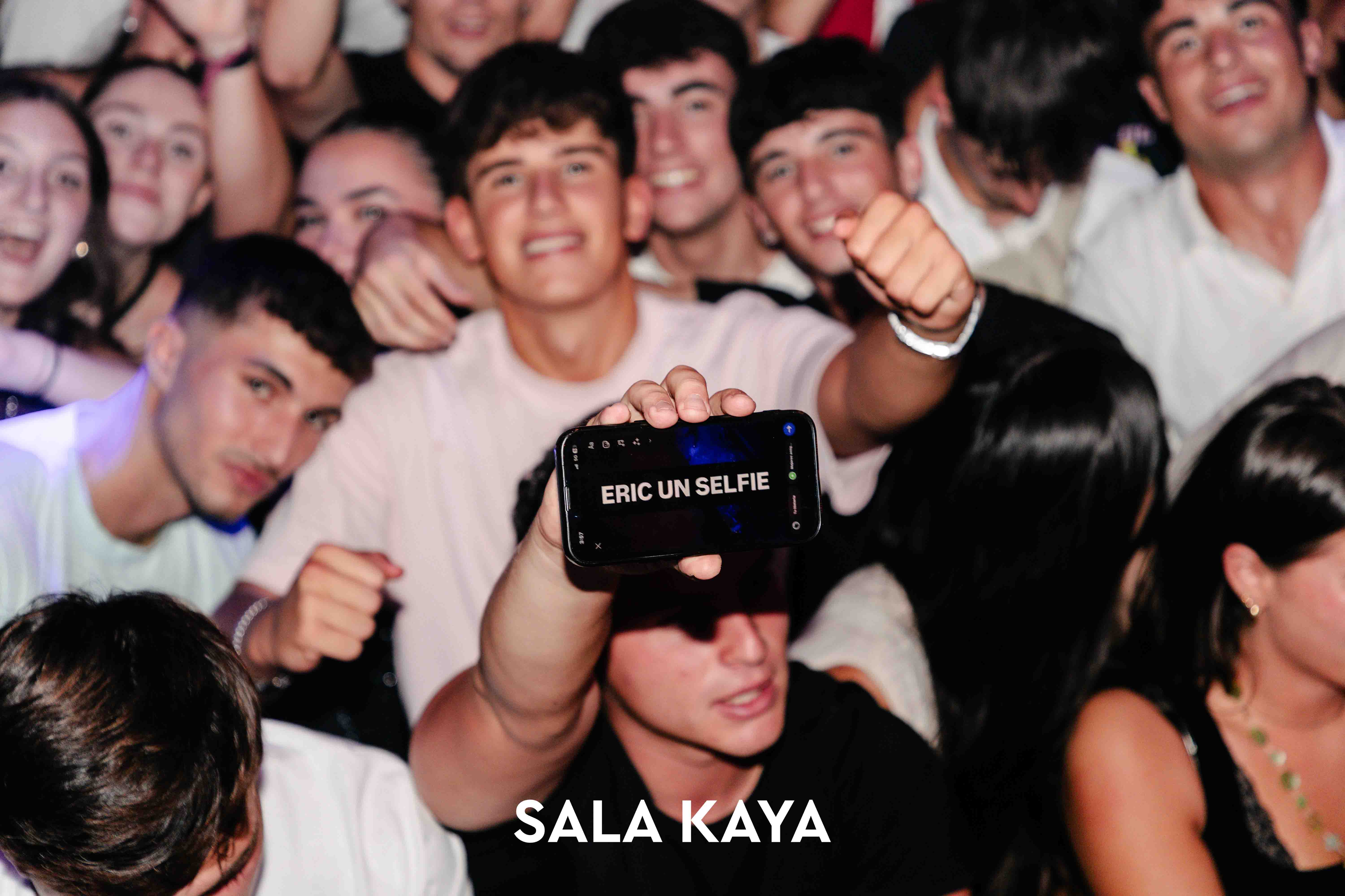 foto de público de FIESTA EQUIS