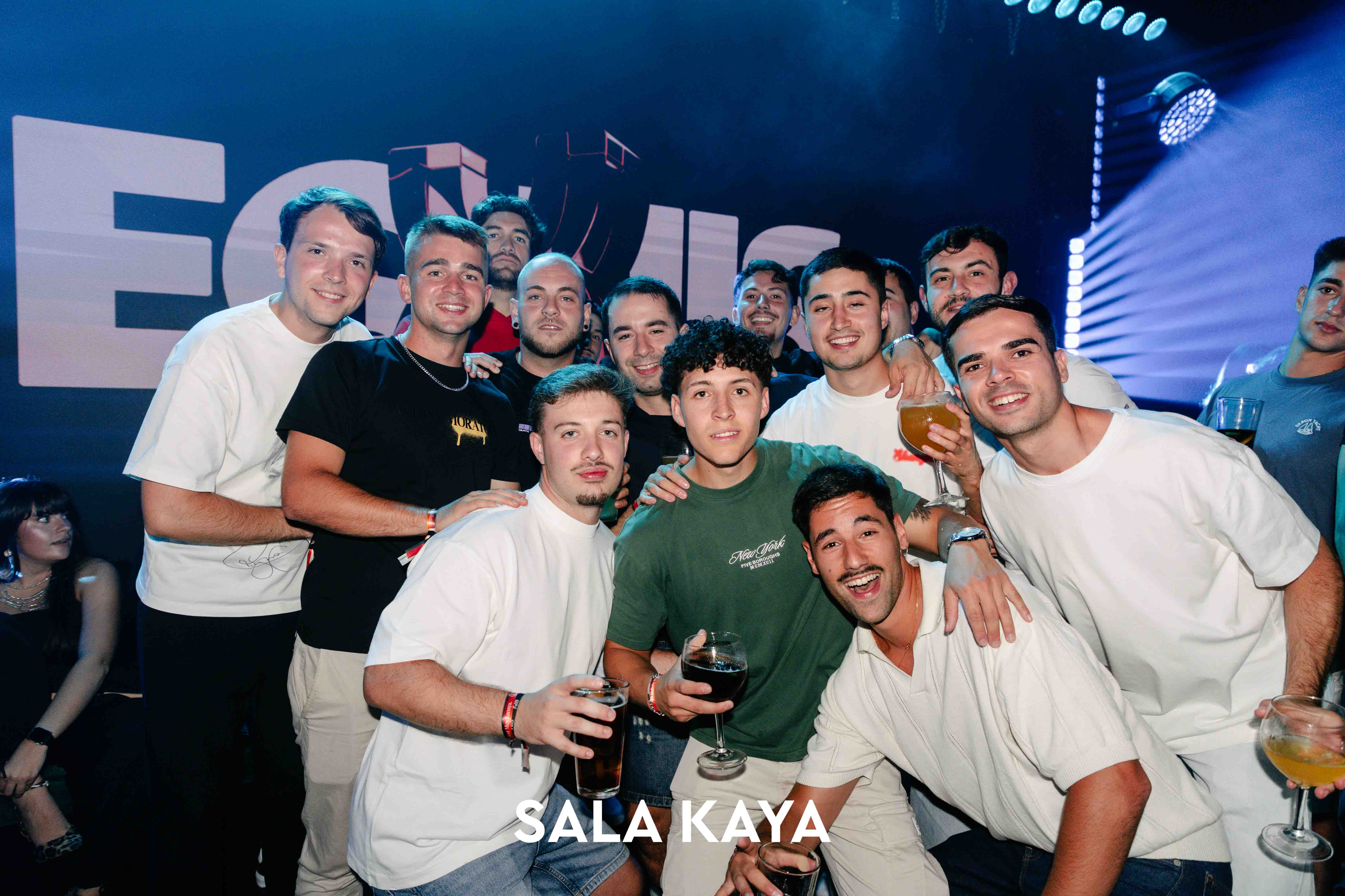 foto de público de FIESTA EQUIS