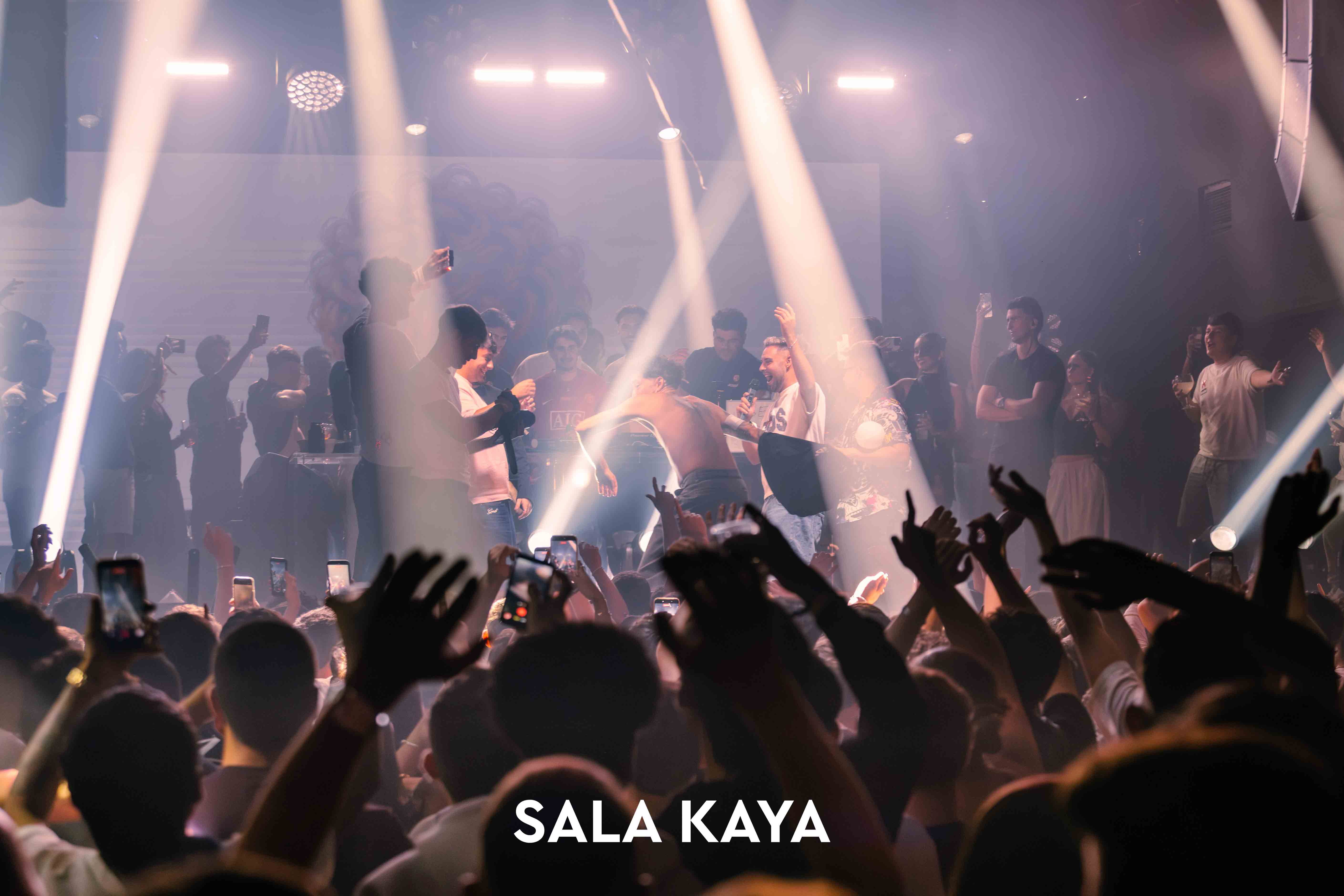 foto de público de FIESTA EQUIS