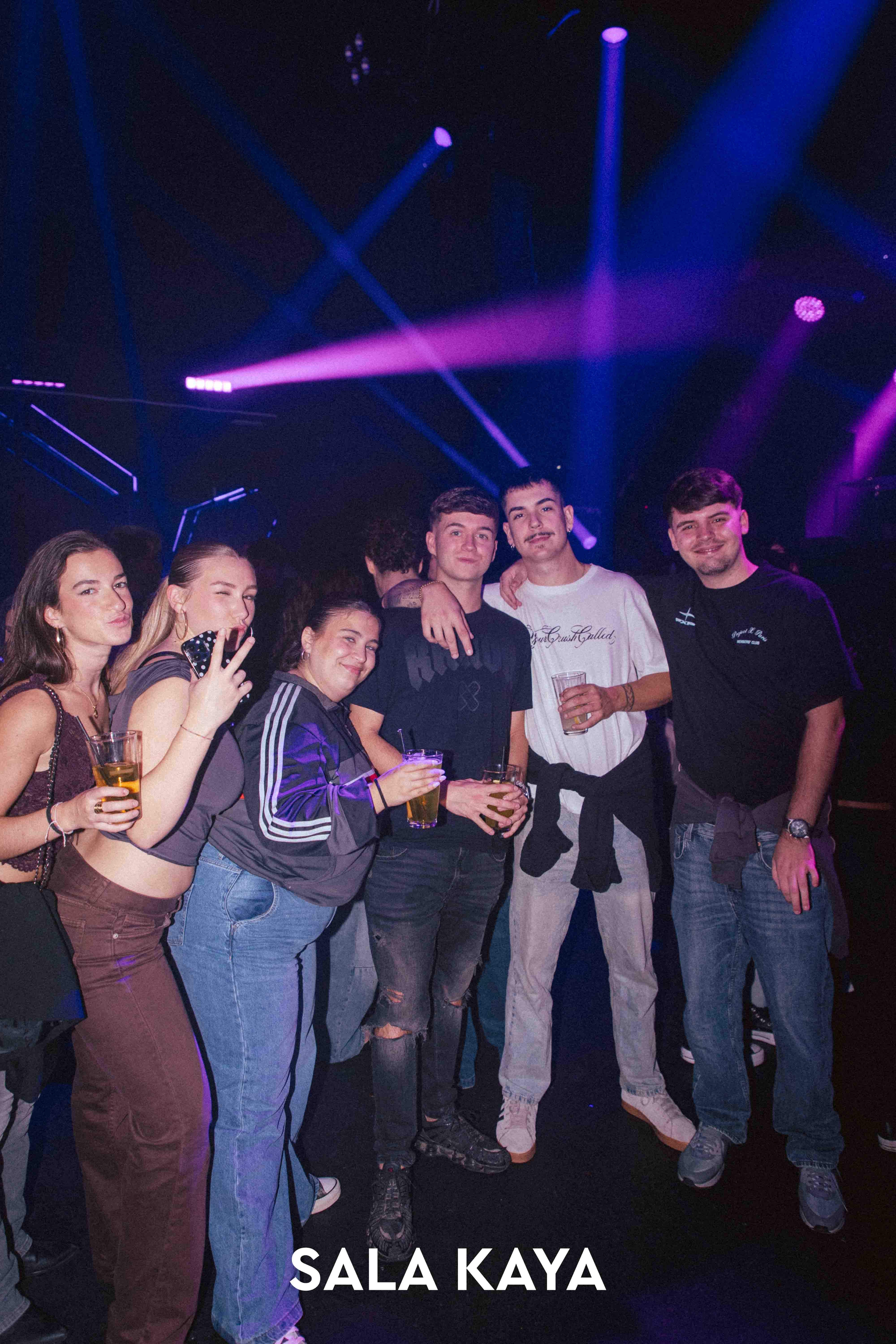 foto de público de AFTER PARTY 8BELIAL