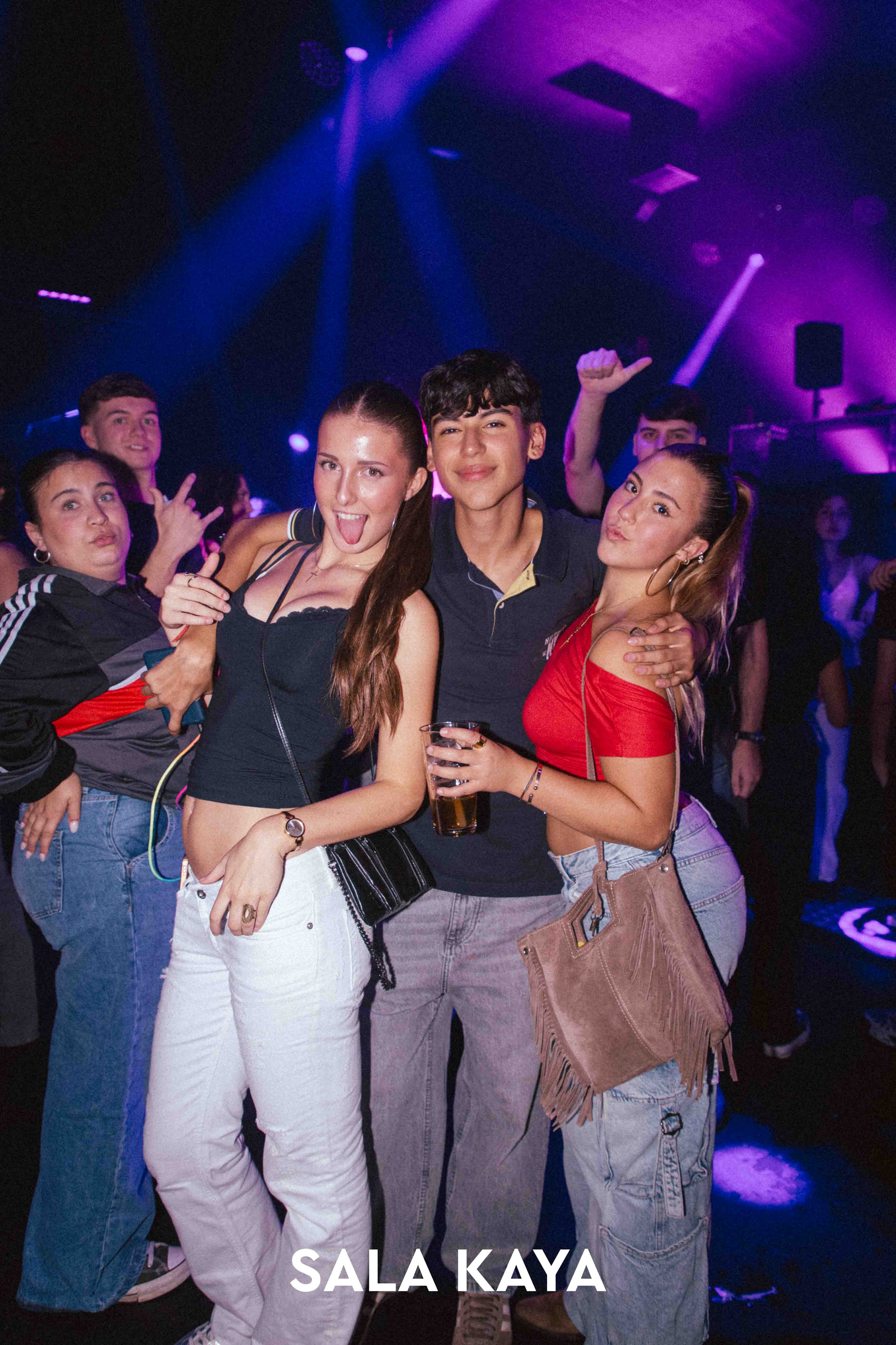 foto de público de AFTER PARTY 8BELIAL