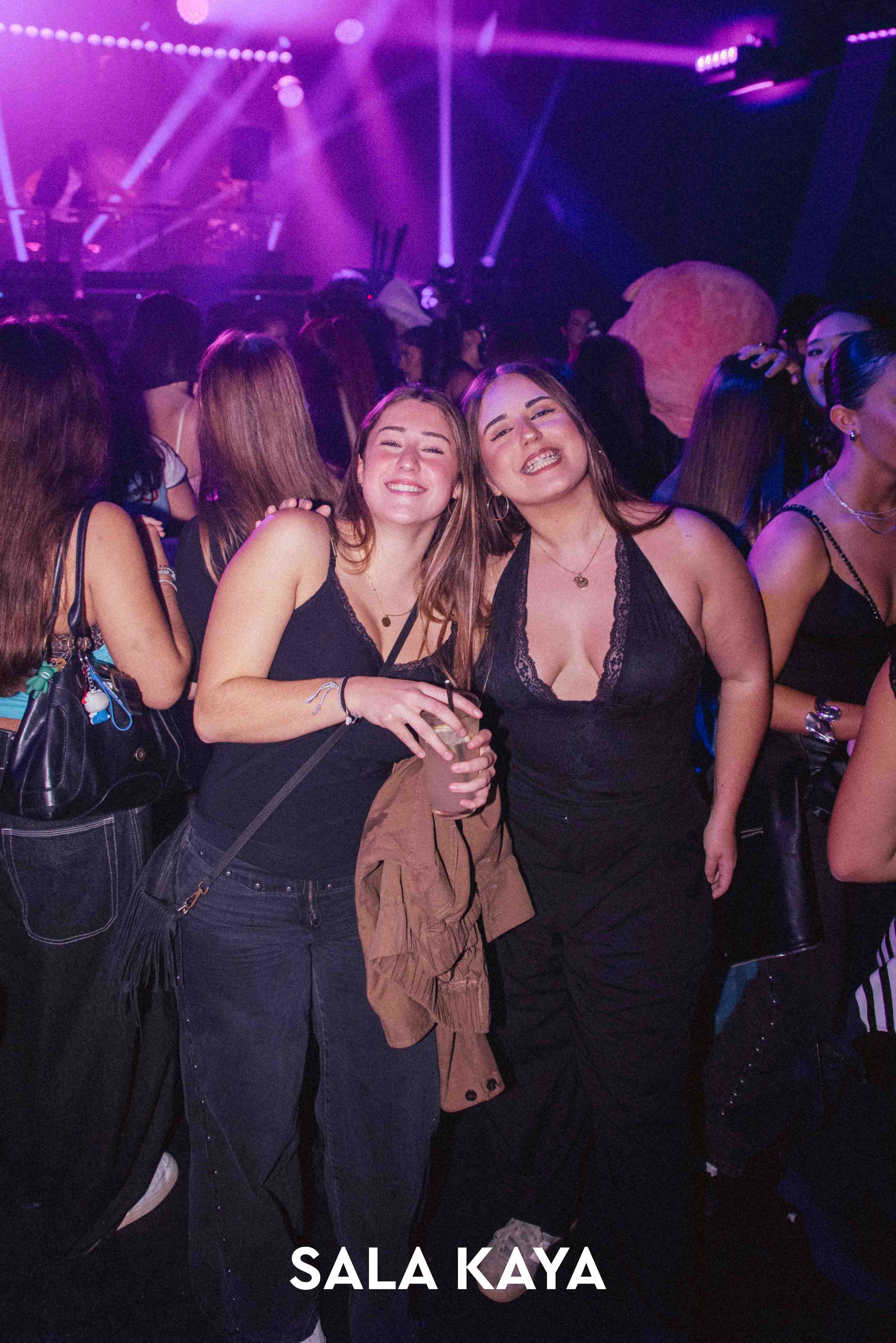 foto de público de AFTER PARTY 8BELIAL