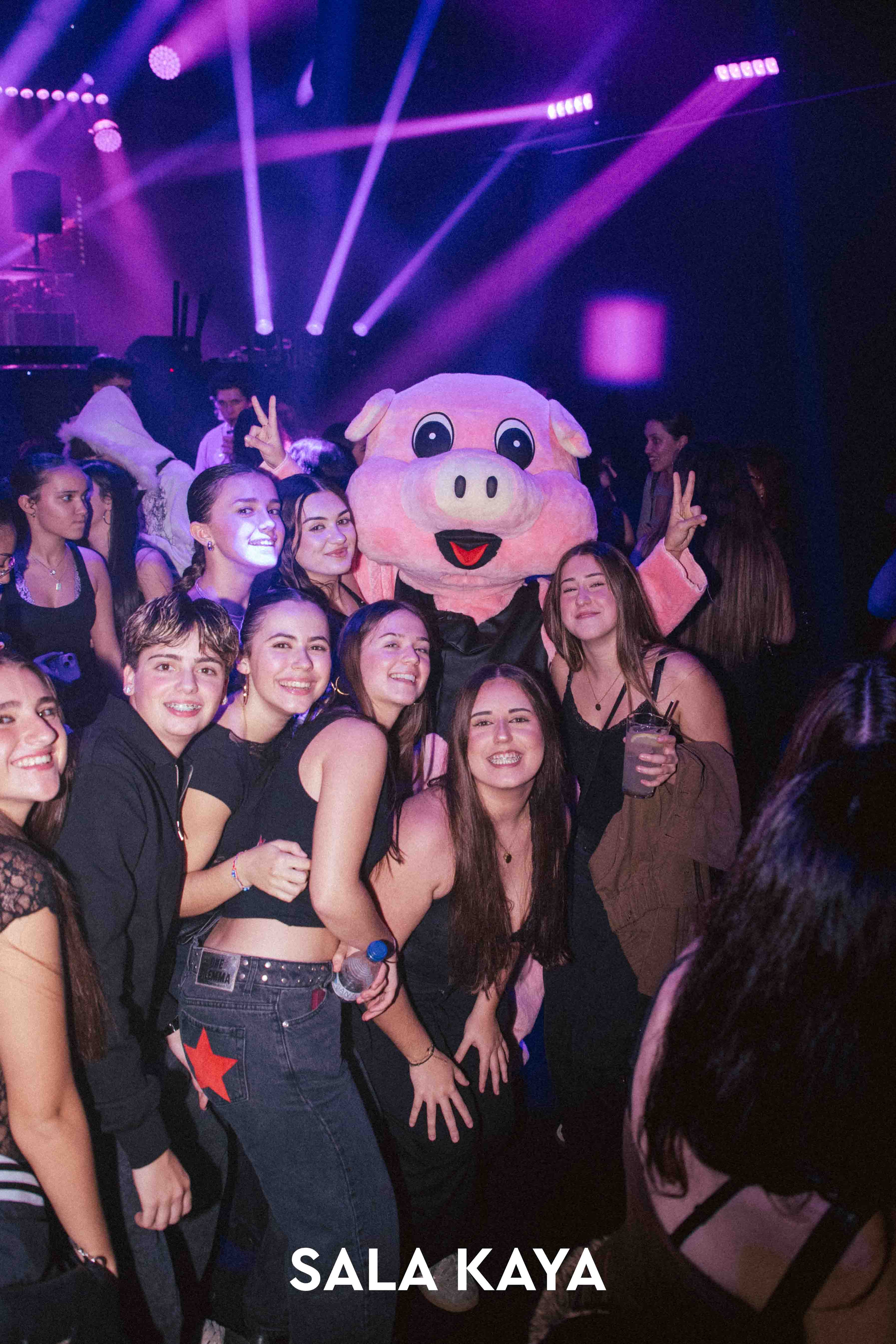 foto de público de AFTER PARTY 8BELIAL
