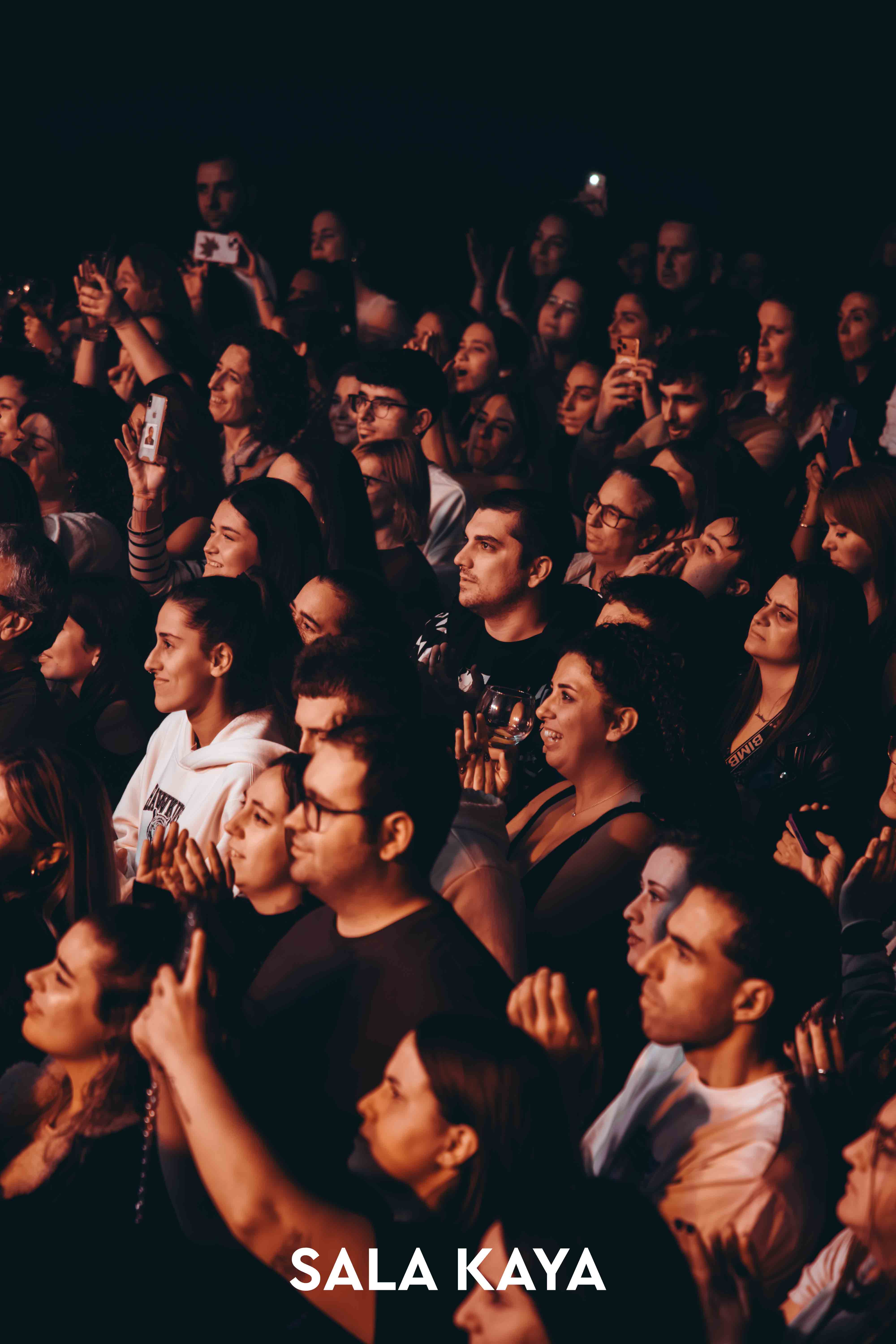 foto de público de BERET