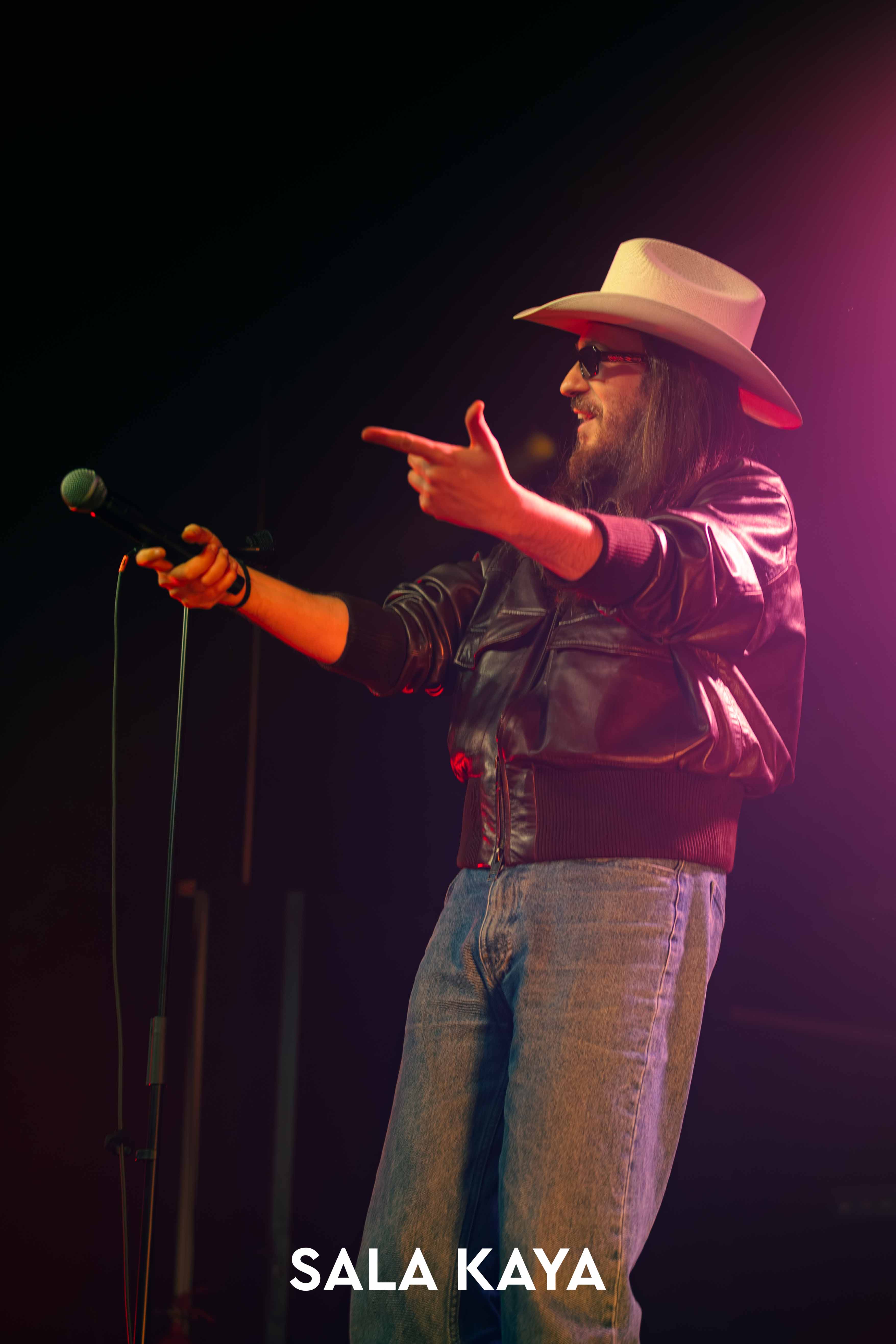 foto de público de CARLOS SADNESS