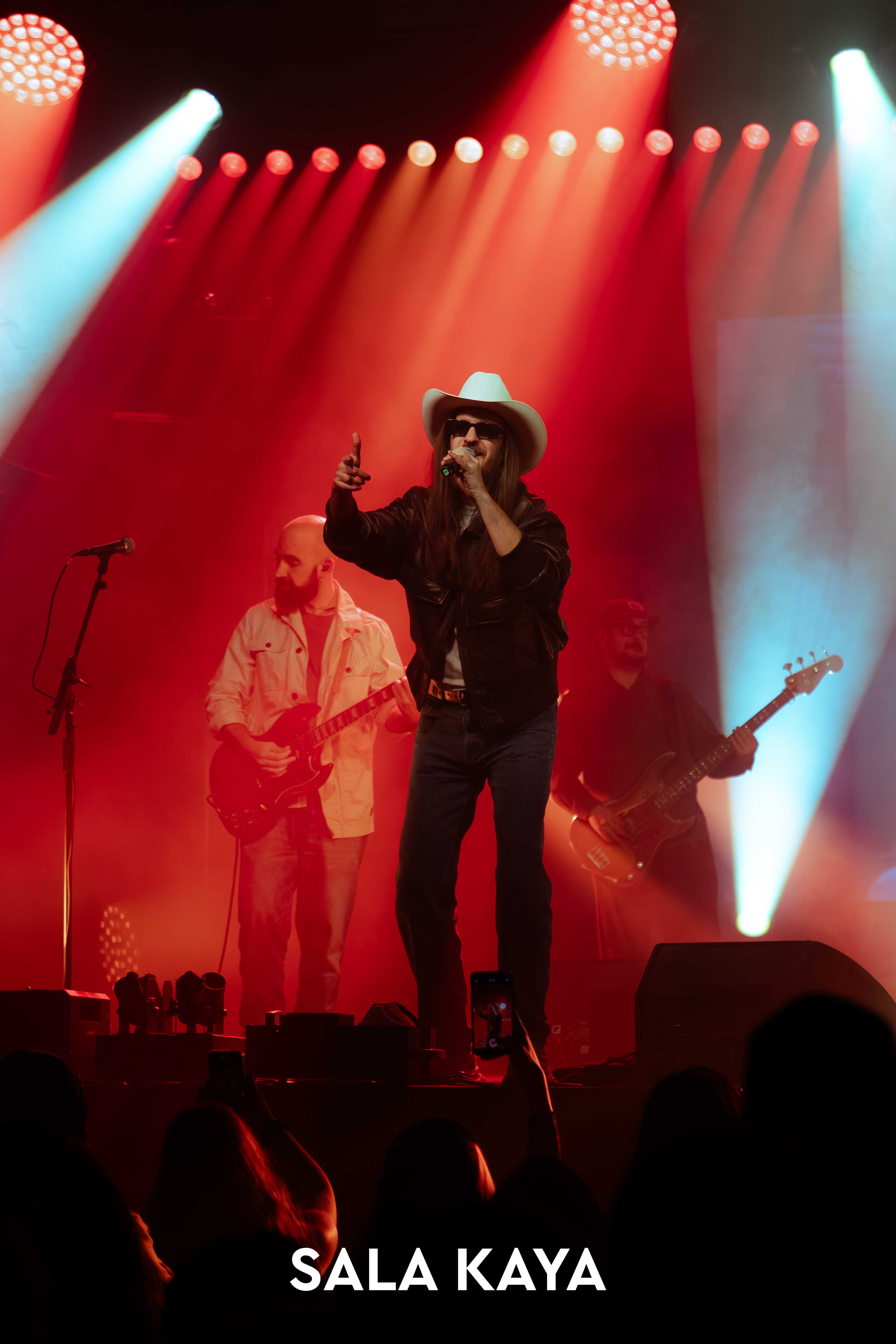 foto de público de CARLOS SADNESS