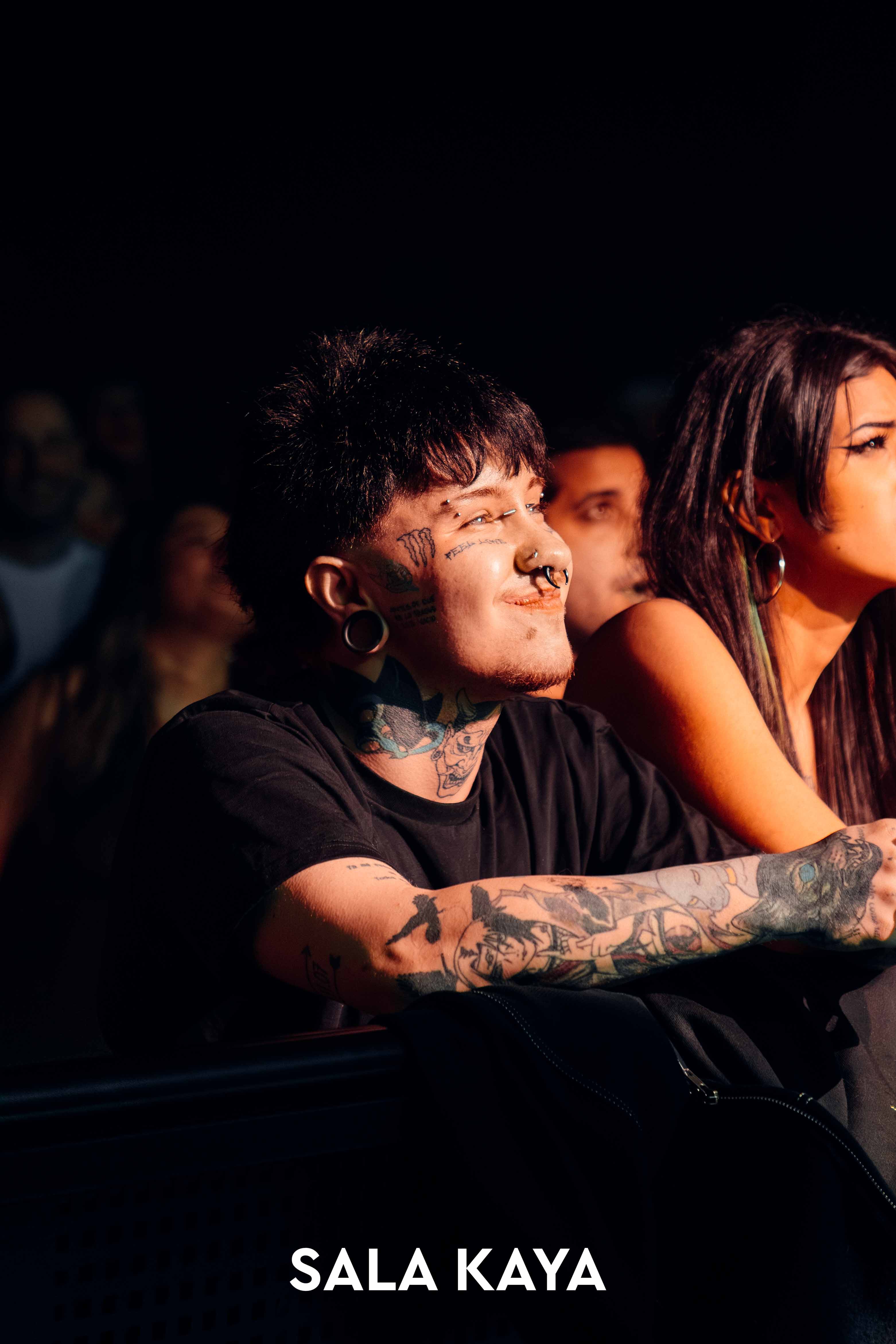 foto de público de CARLOS SADNESS