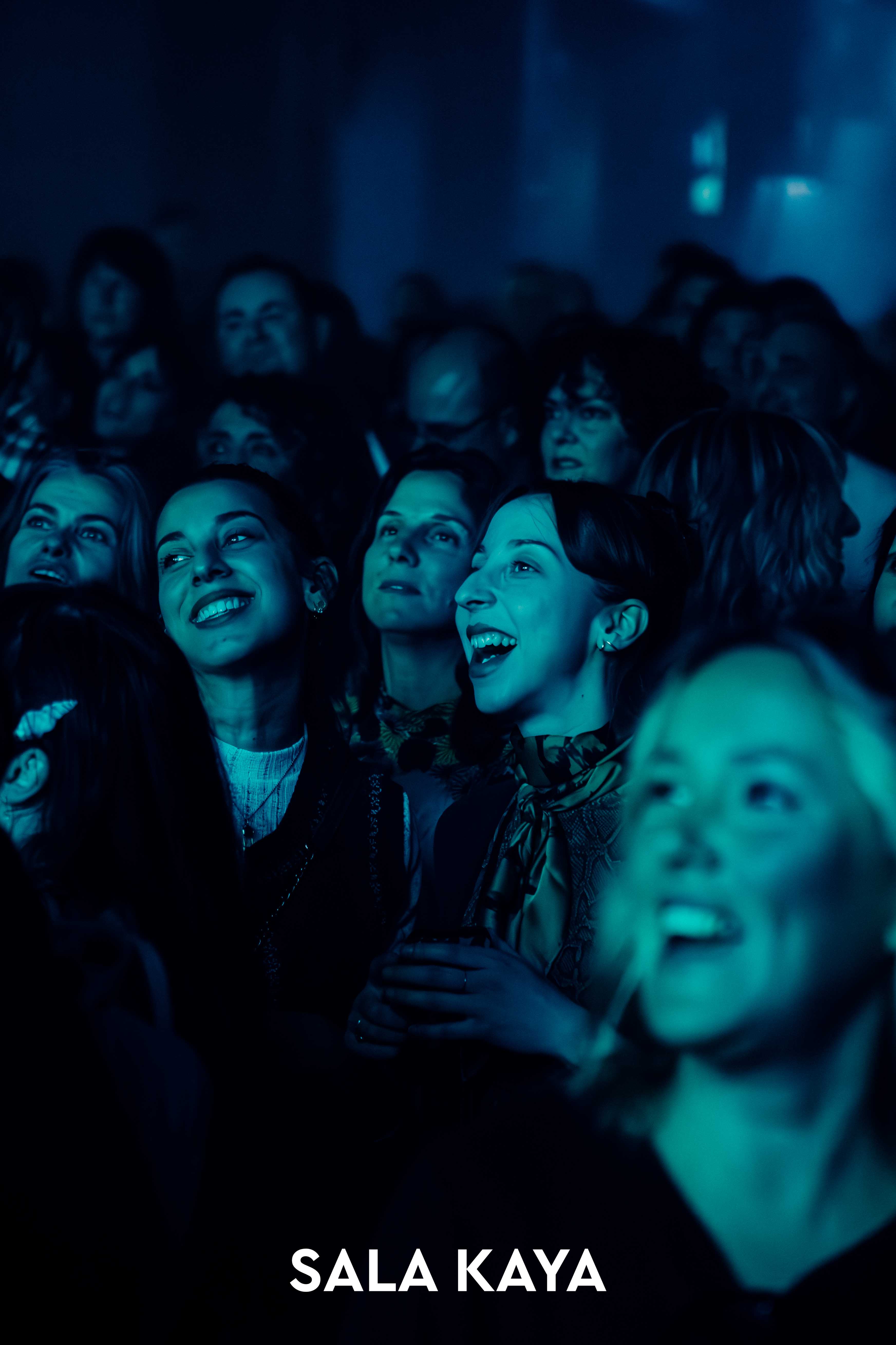 foto de público de CARLOS SADNESS