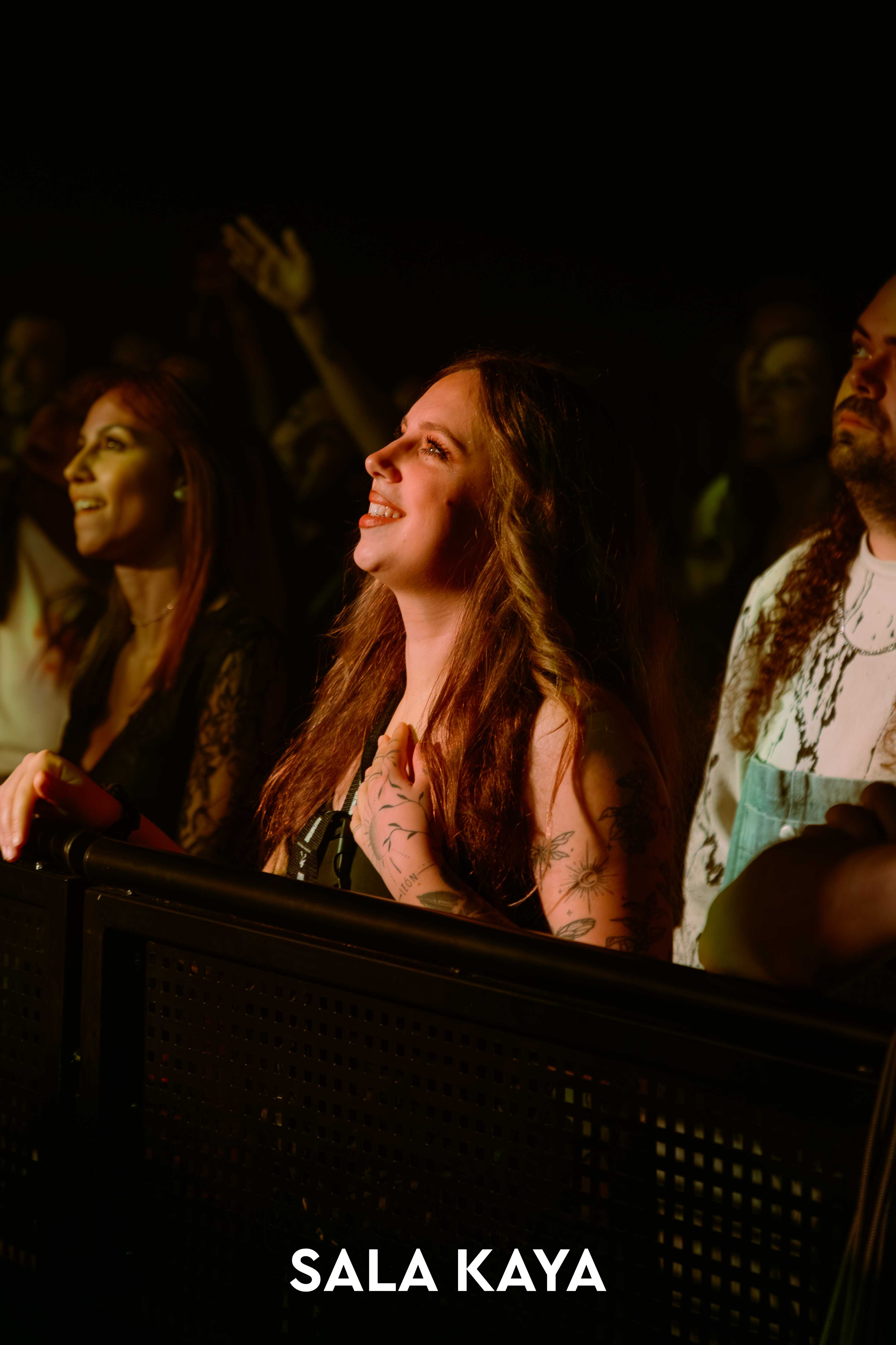 foto de público de CARLOS SADNESS