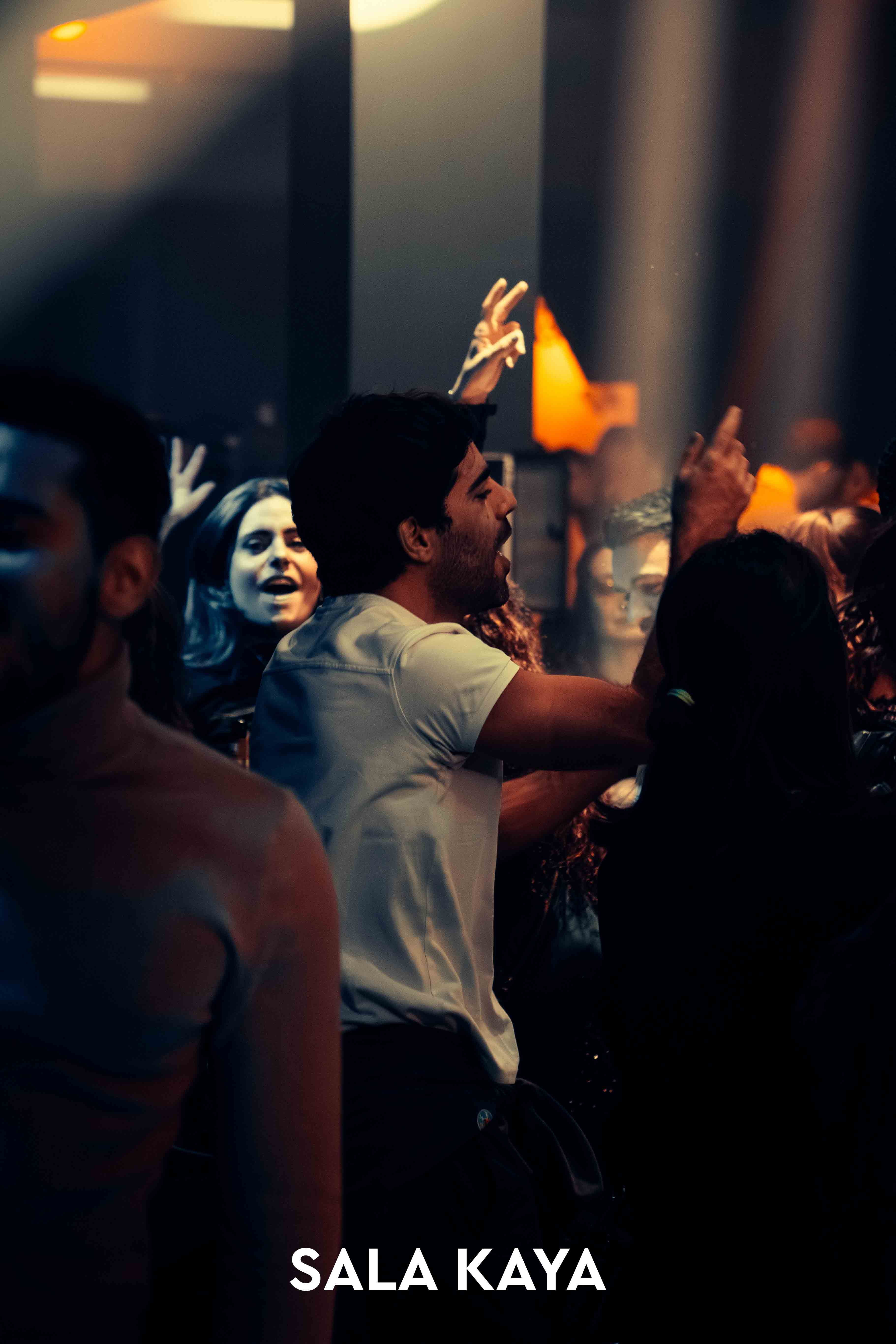 foto de público de CARLOS SADNESS