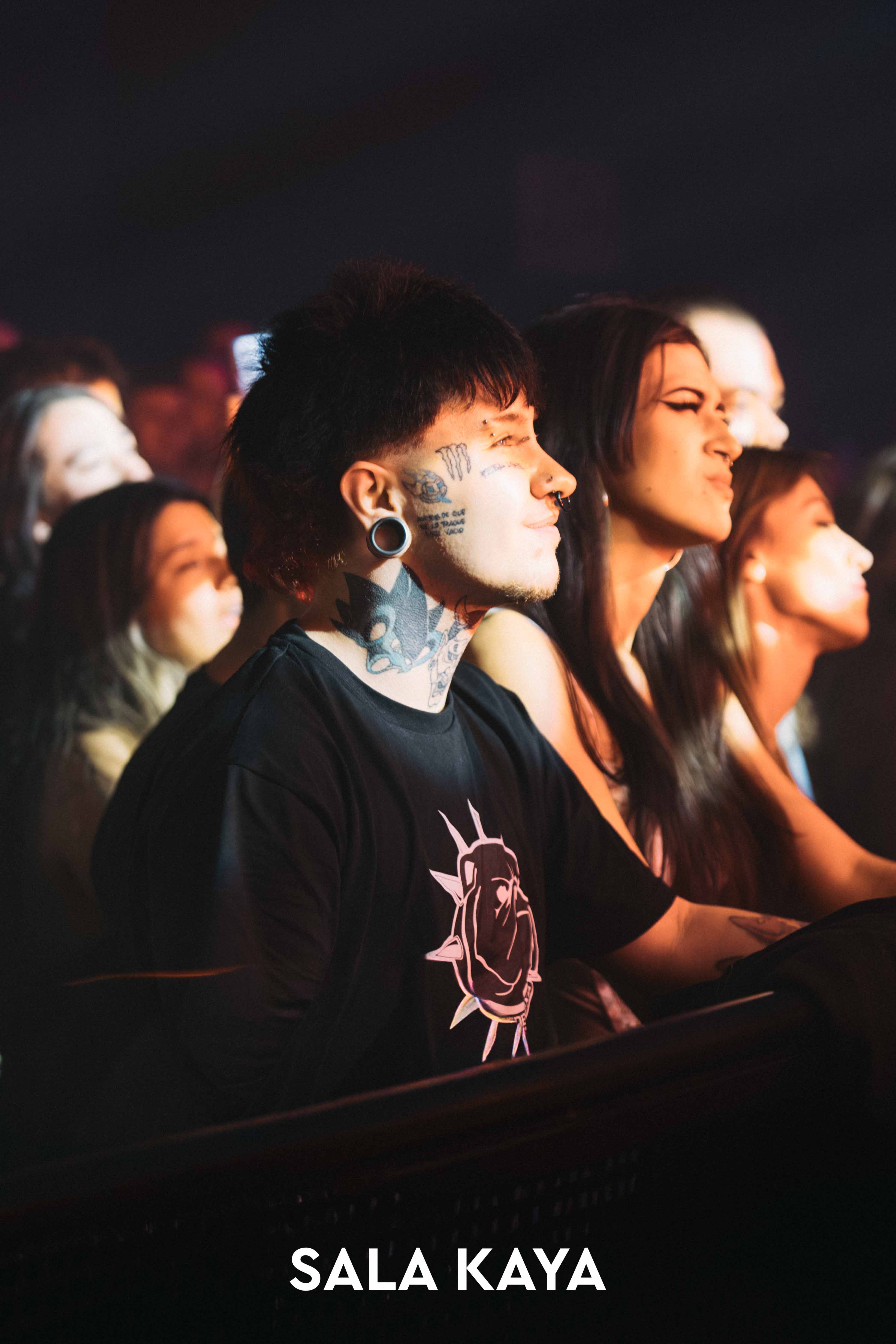 foto de público de CARLOS SADNESS