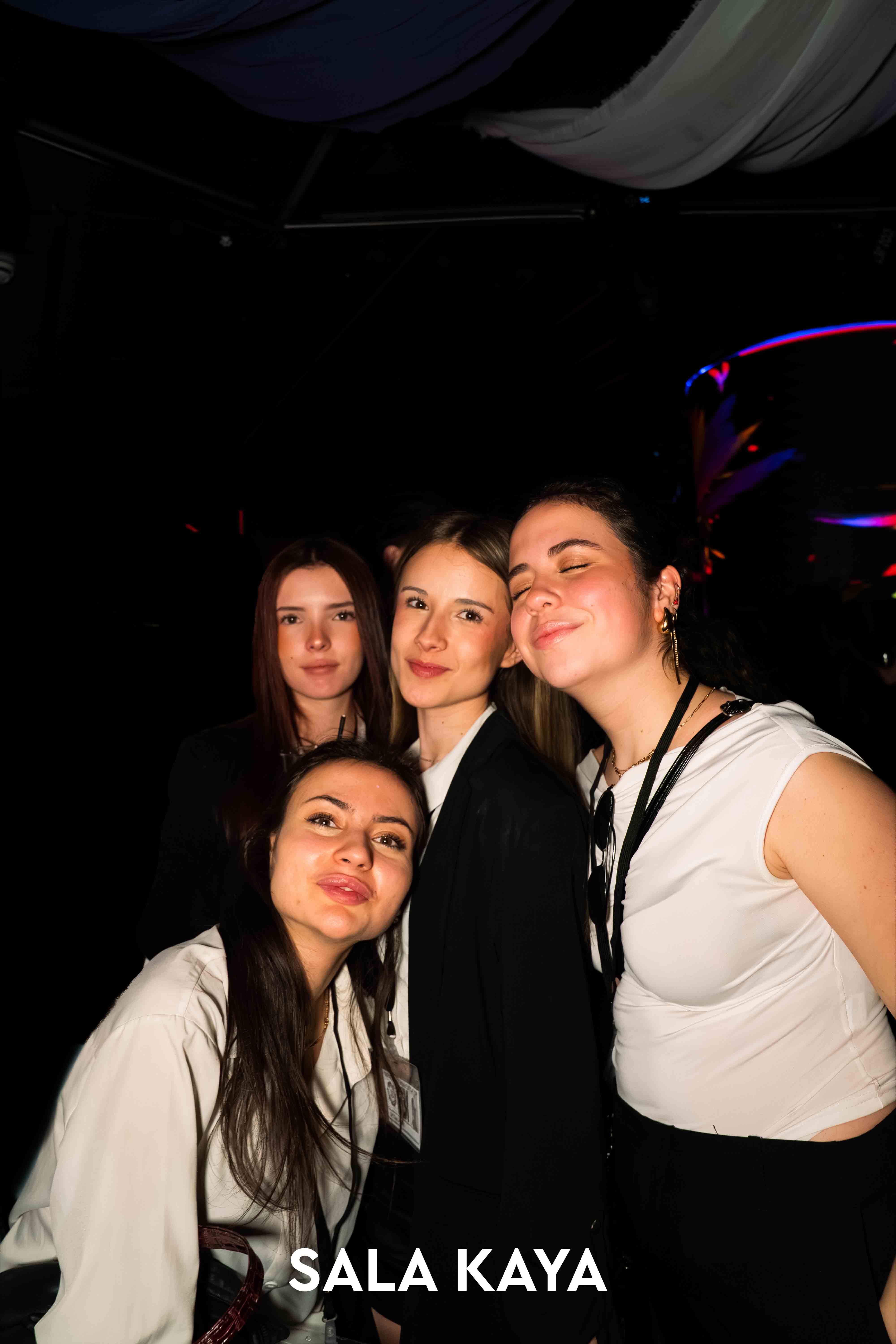 foto de público de CARNAVAL MASCARADE