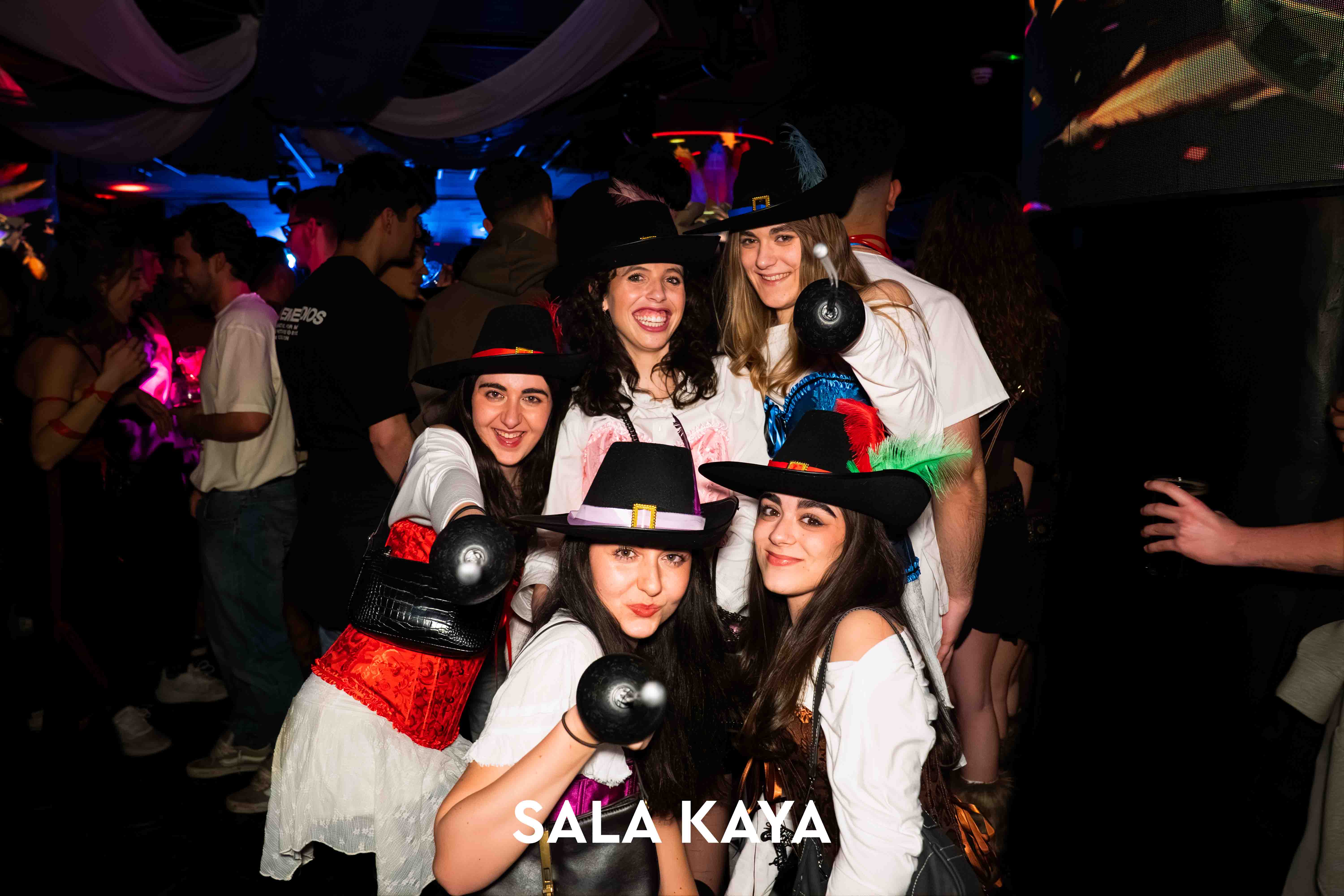 foto de público de CARNAVAL MASCARADE