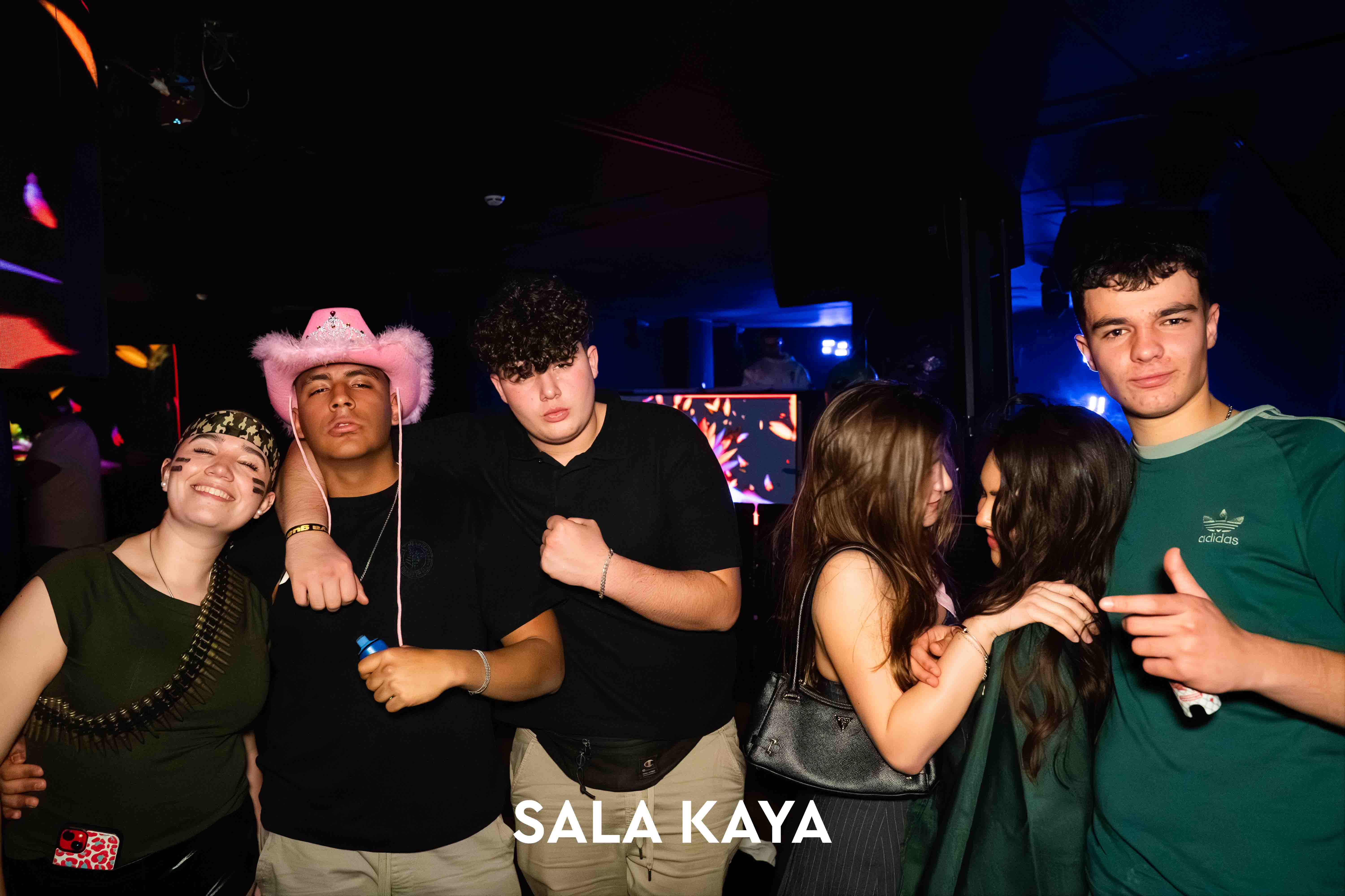 foto de público de CARNAVAL MASCARADE