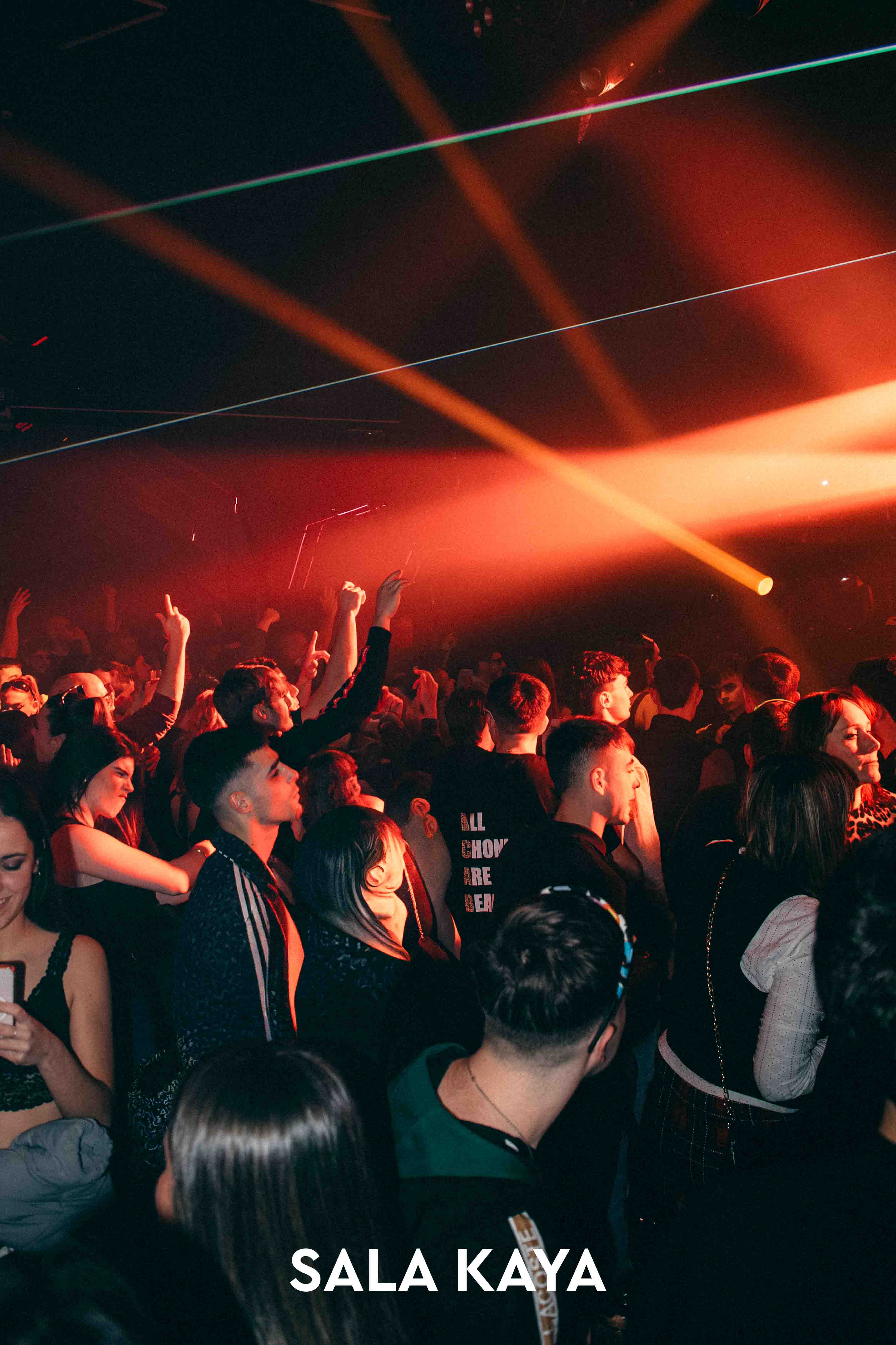 foto de público de CRISTIAN VALERA Y DJ PEPO