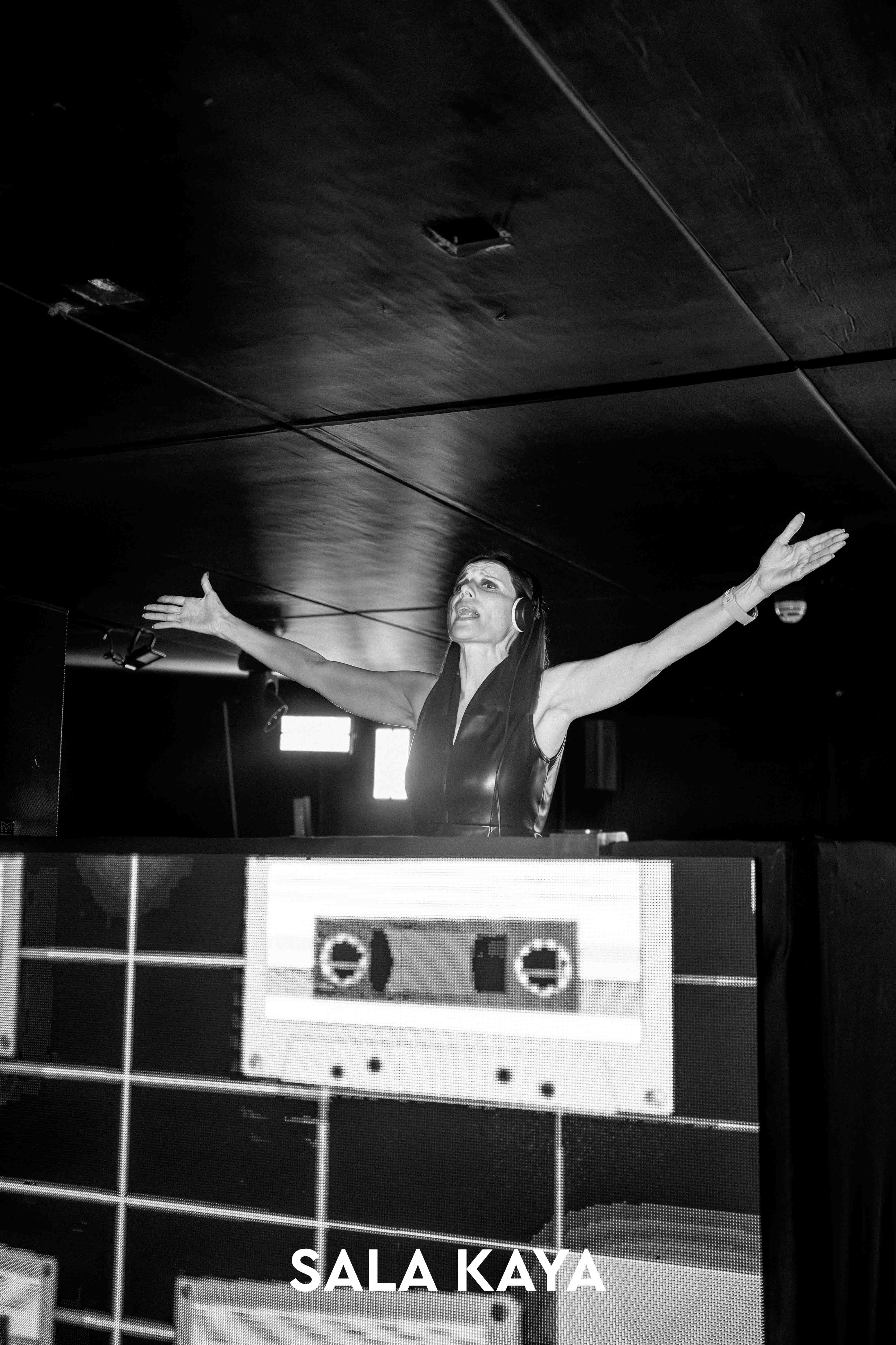 foto de público de DJ MARTA Y MONICA X