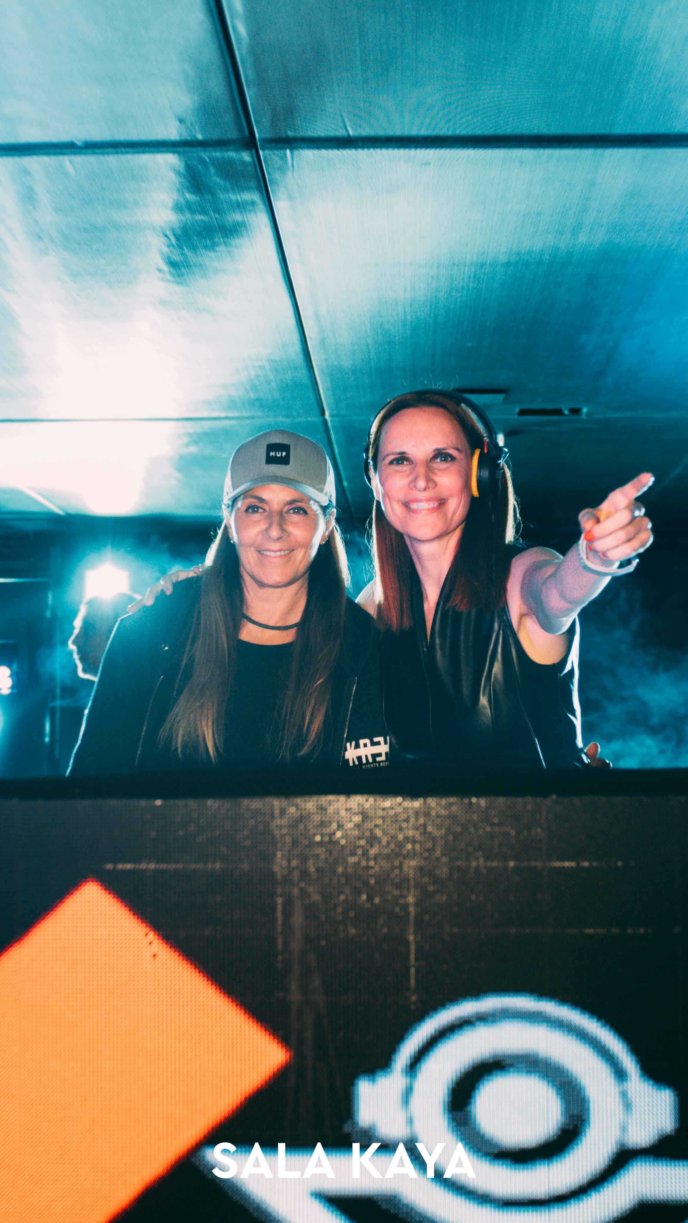 foto de público de DJ MARTA Y MONICA X