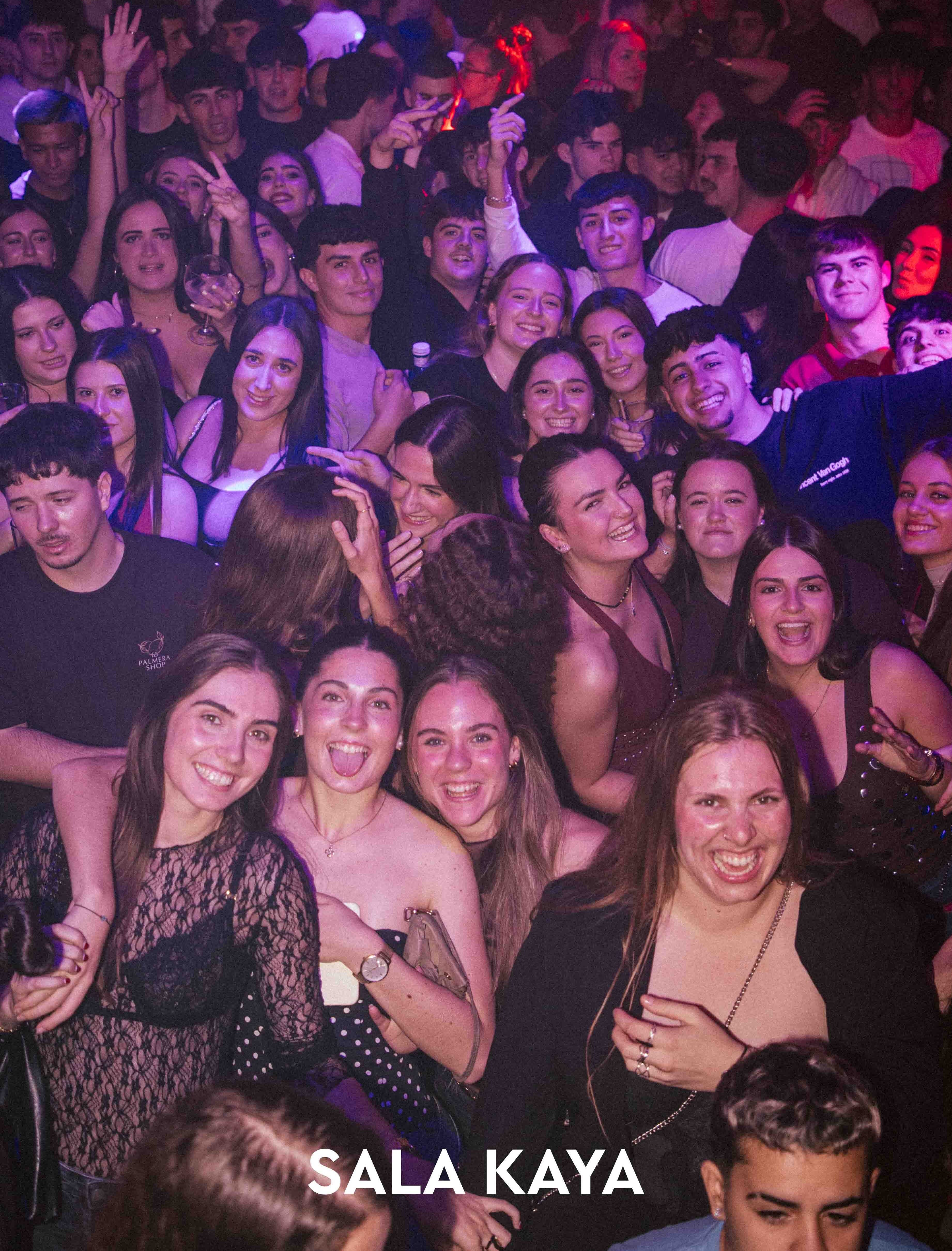 foto de público de FIESTA EQUIS