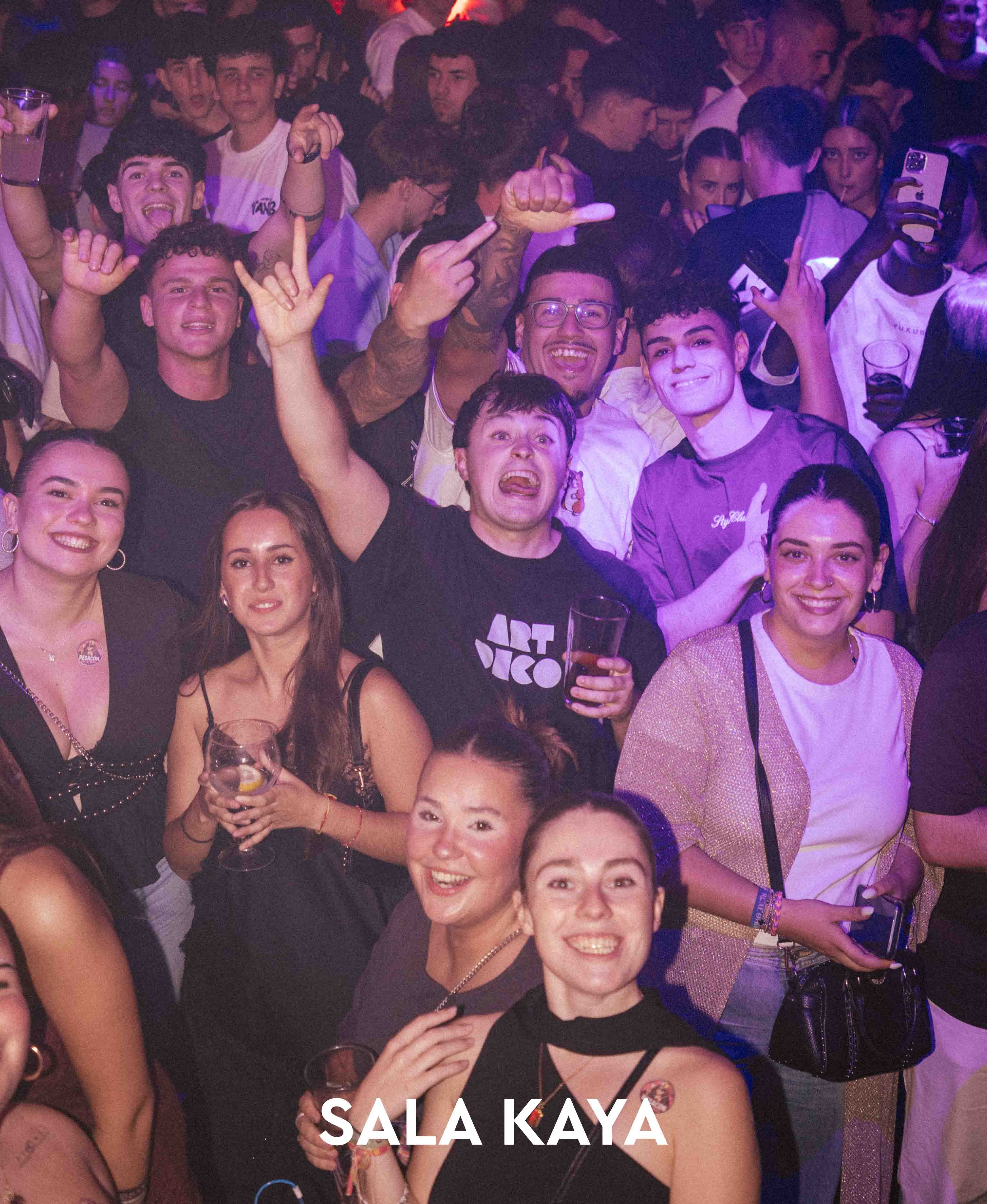foto de público de FIESTA EQUIS