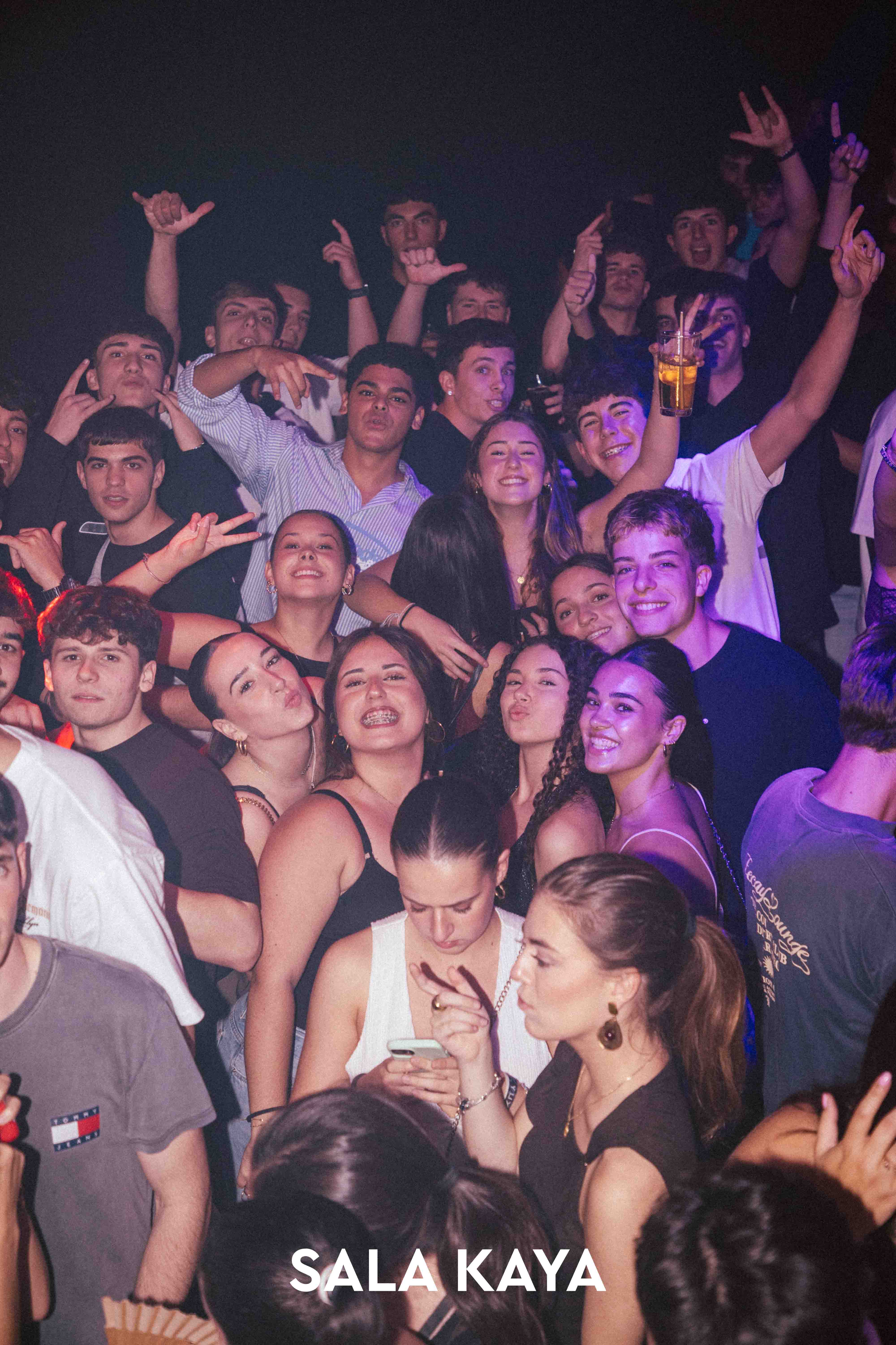 foto de público de FIESTA EQUIS