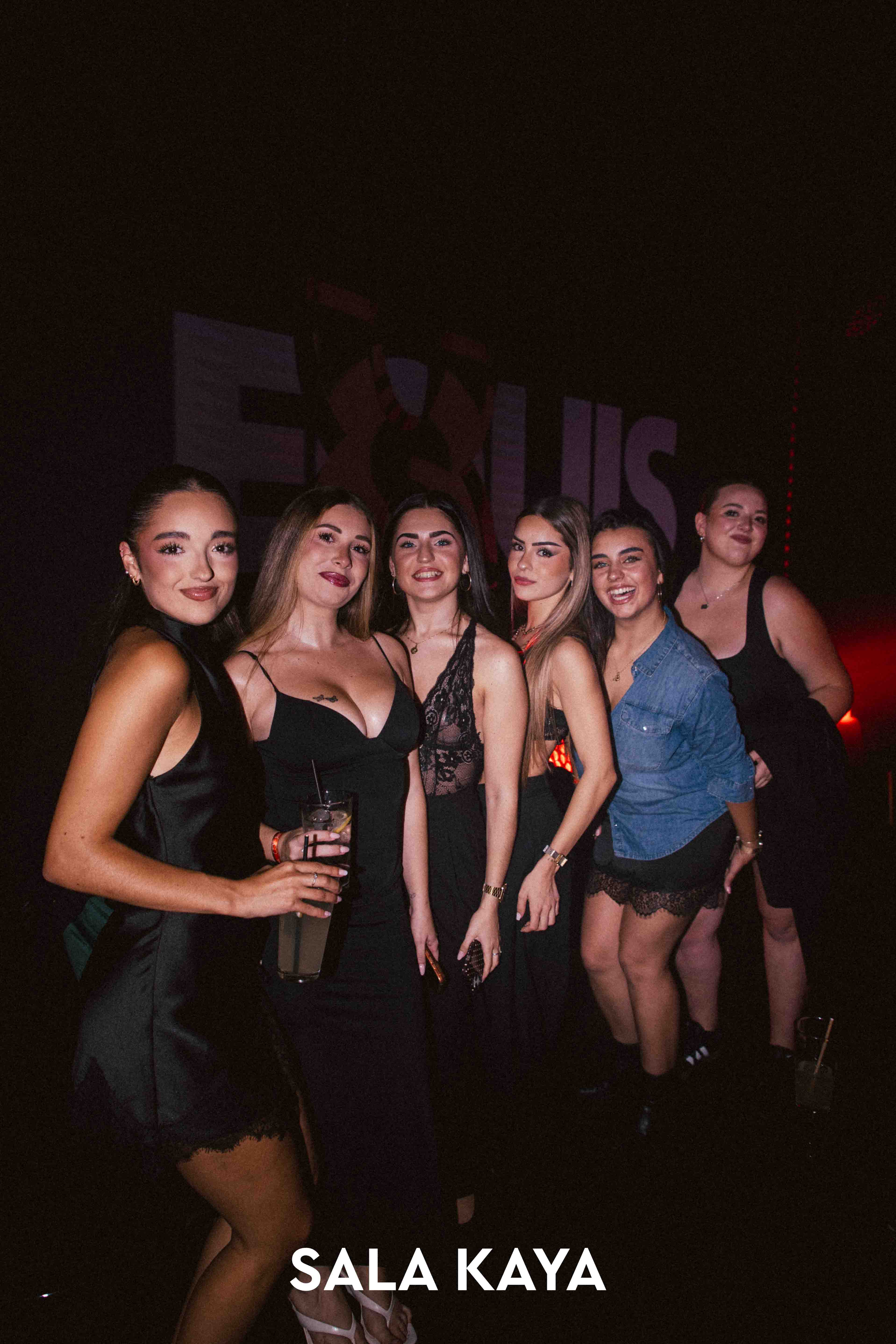 foto de público de FIESTA EQUIS