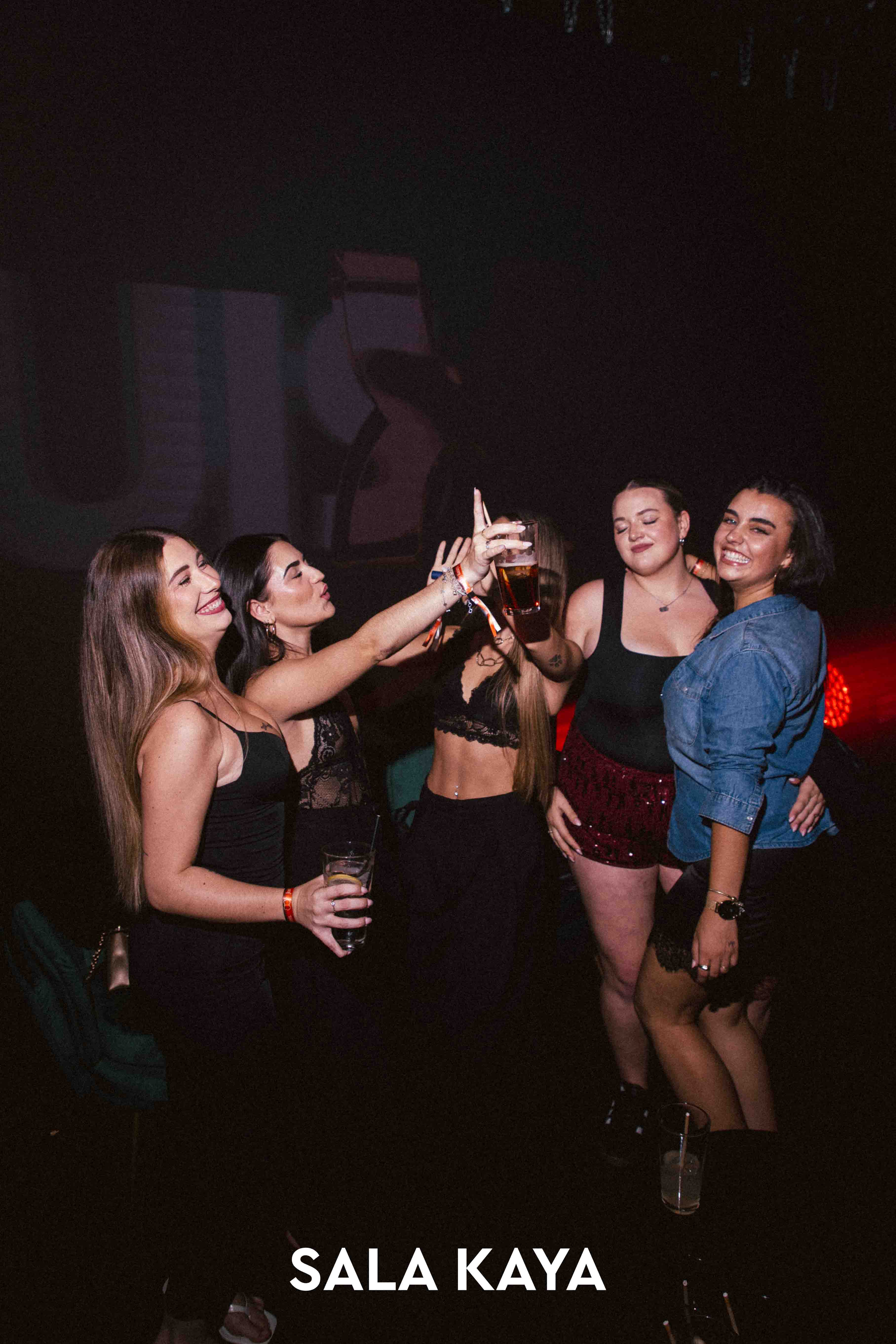 foto de público de FIESTA EQUIS