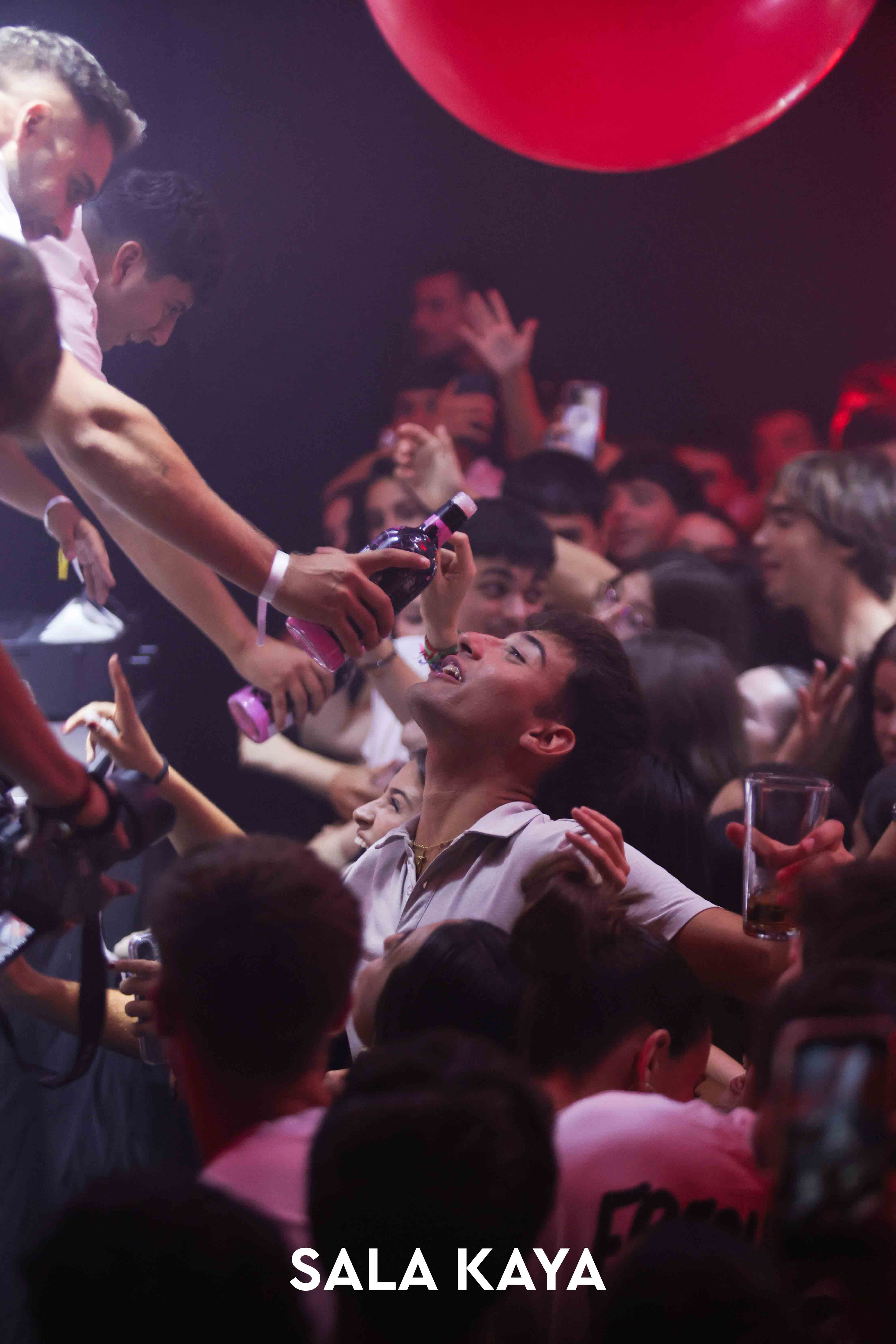 foto de público de FIESTA EQUIS