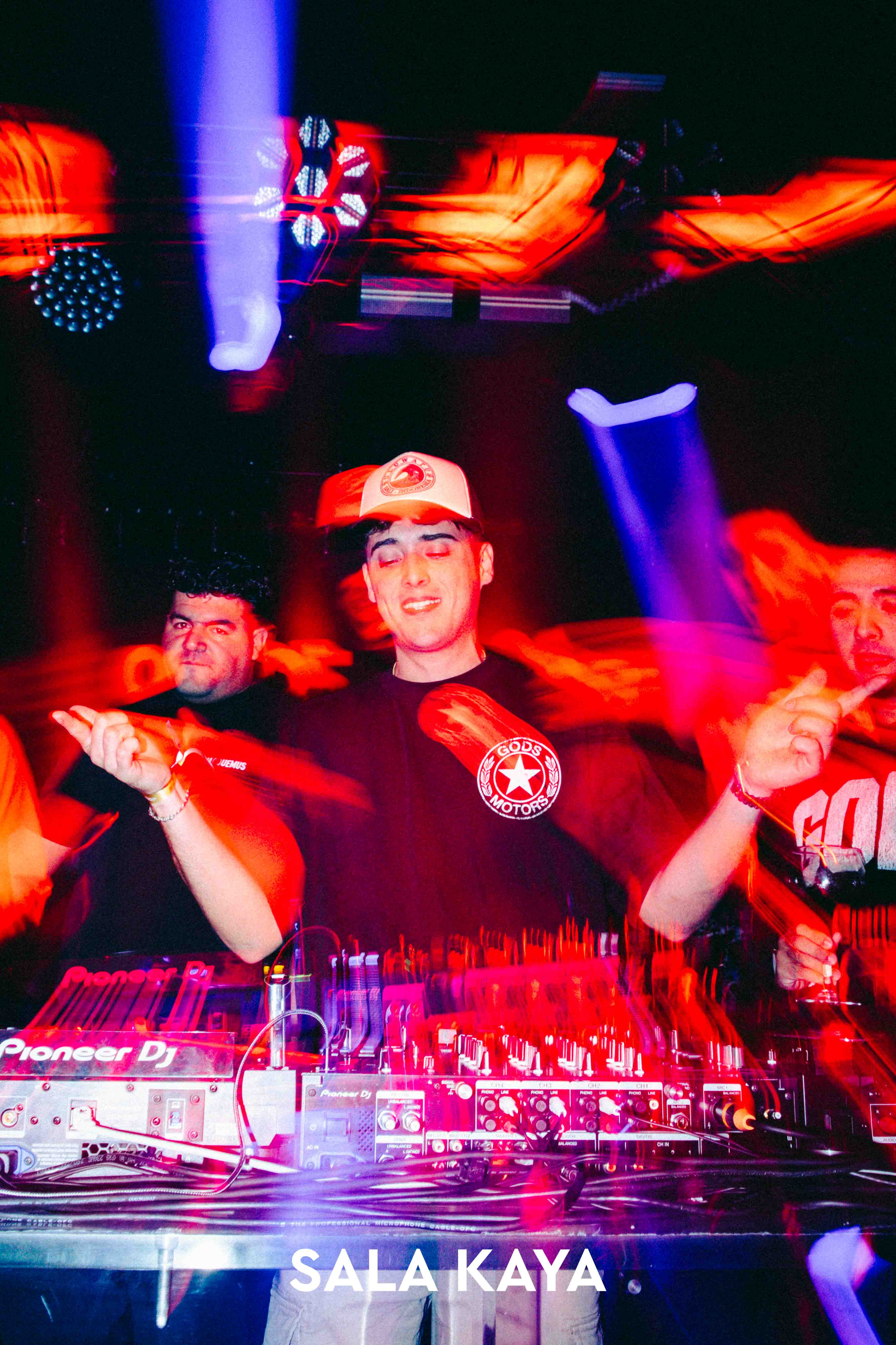 foto de público de FIESTA EQUIS