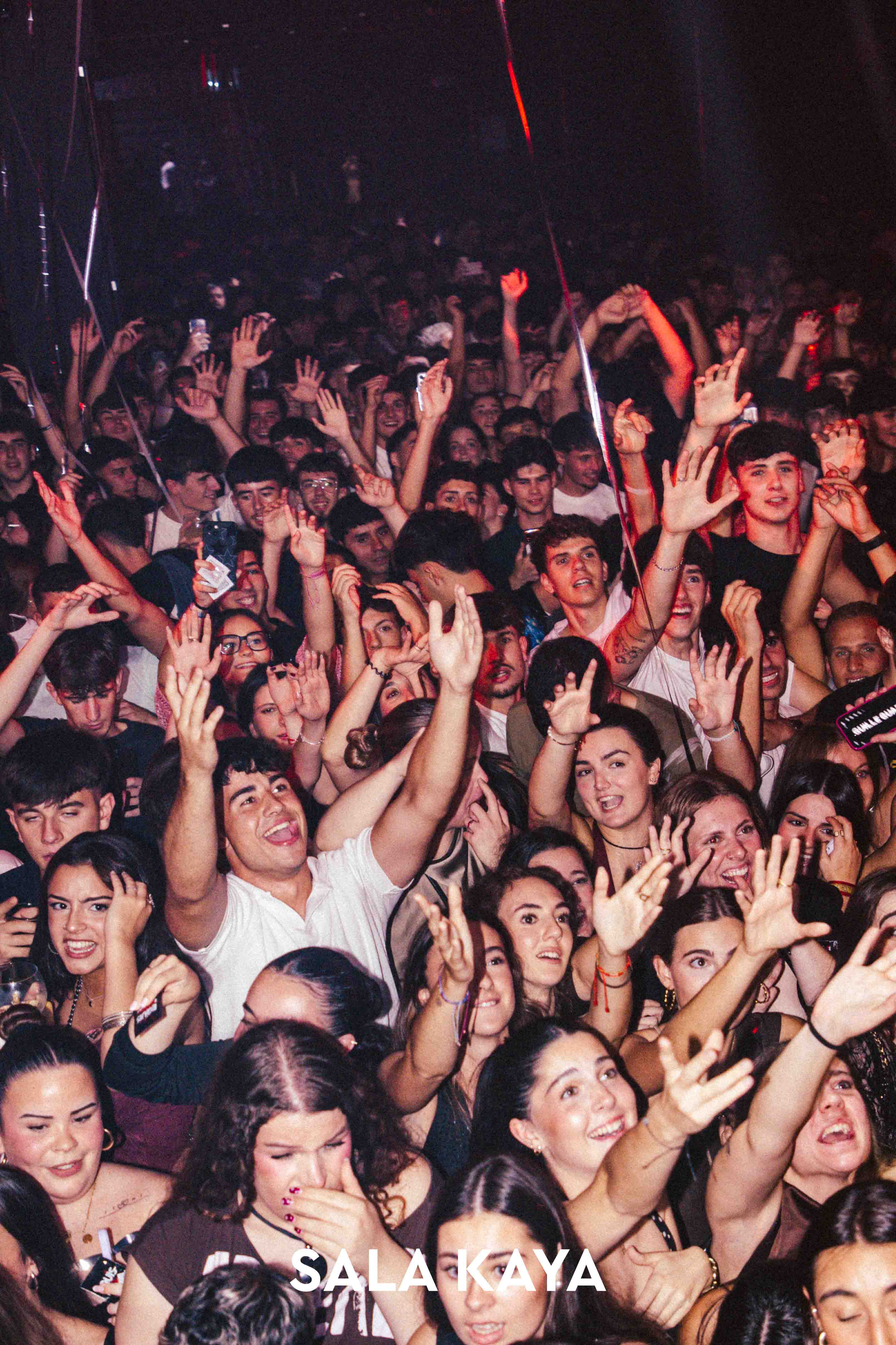 foto de público de FIESTA EQUIS