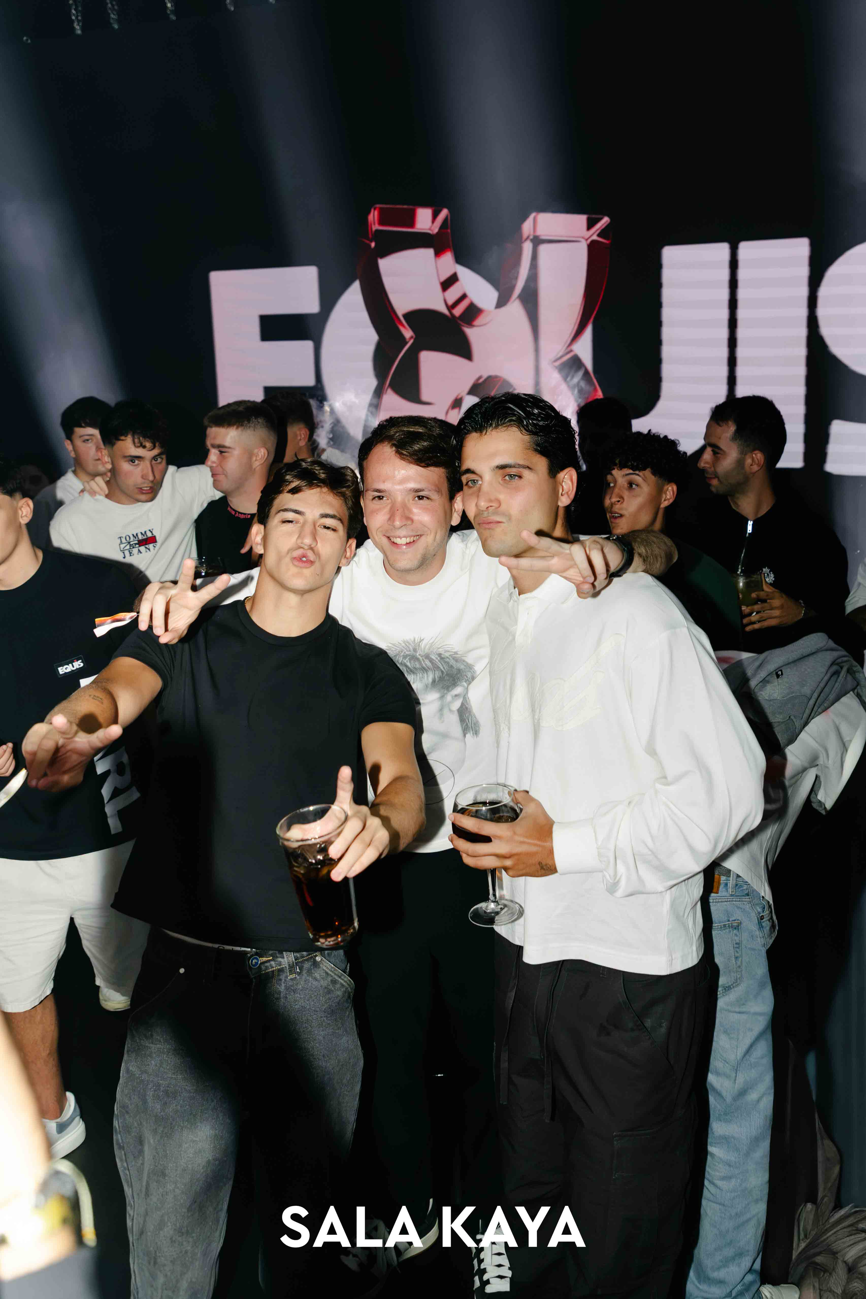 foto de público de FIESTA EQUIS