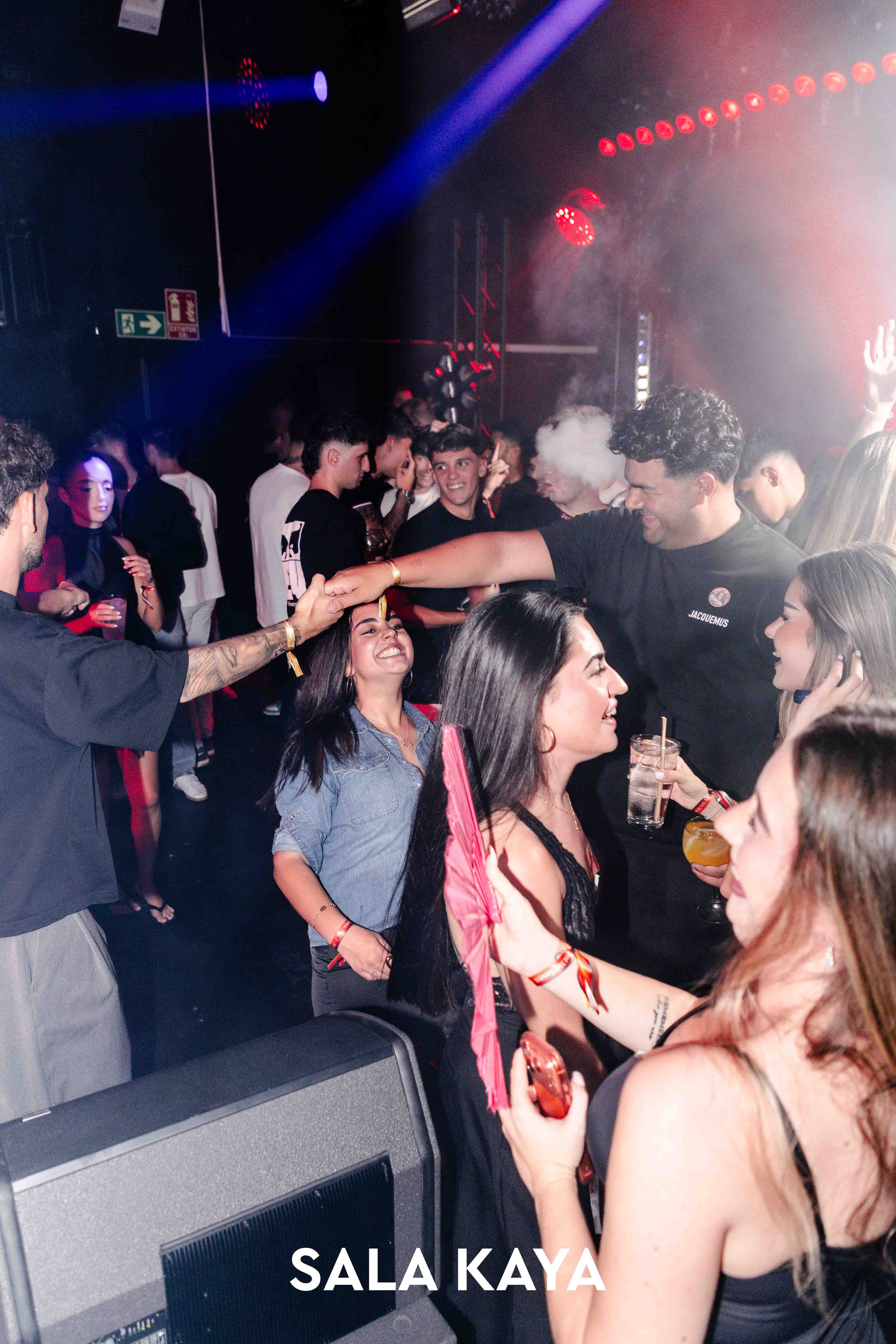 foto de público de FIESTA EQUIS