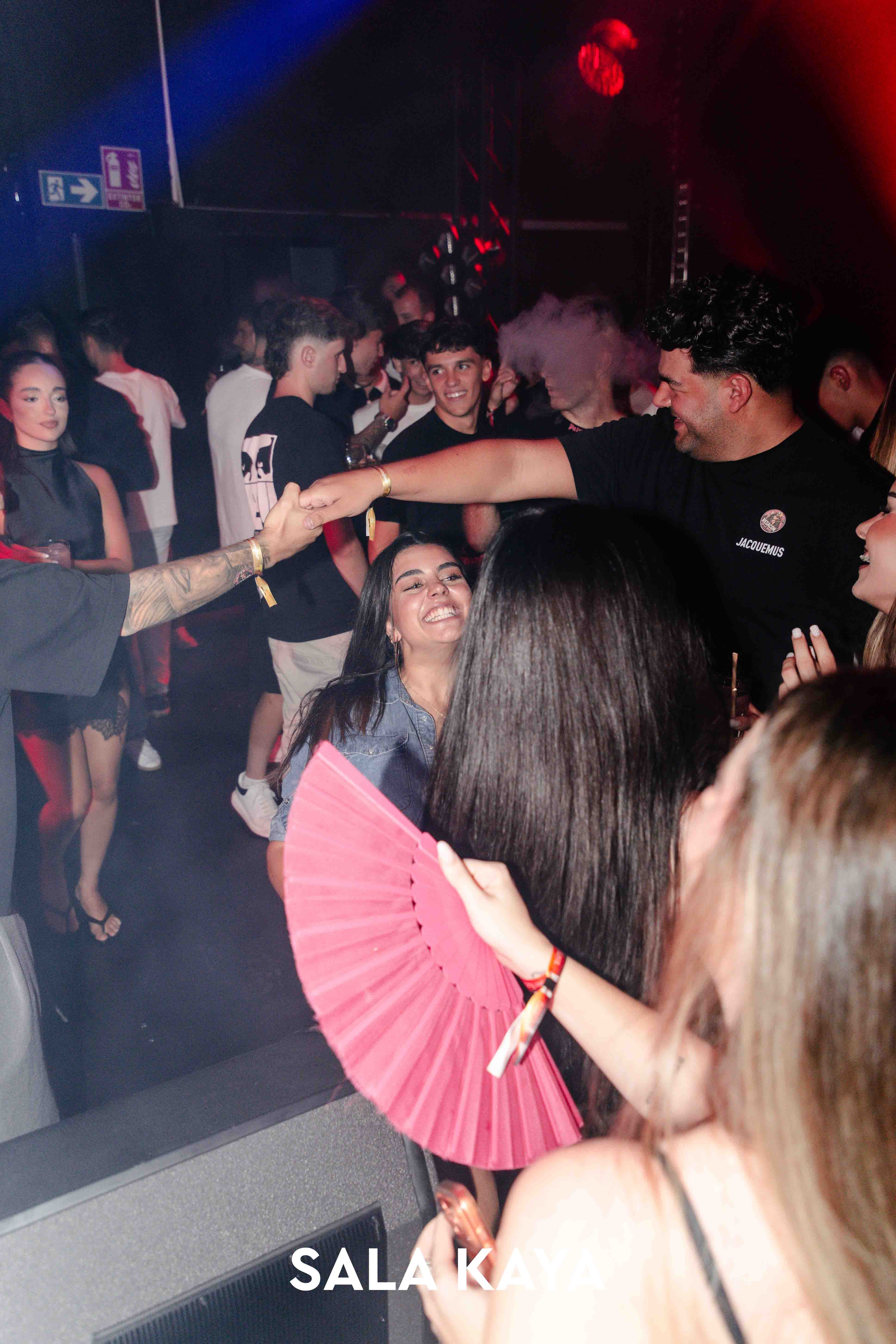 foto de público de FIESTA EQUIS
