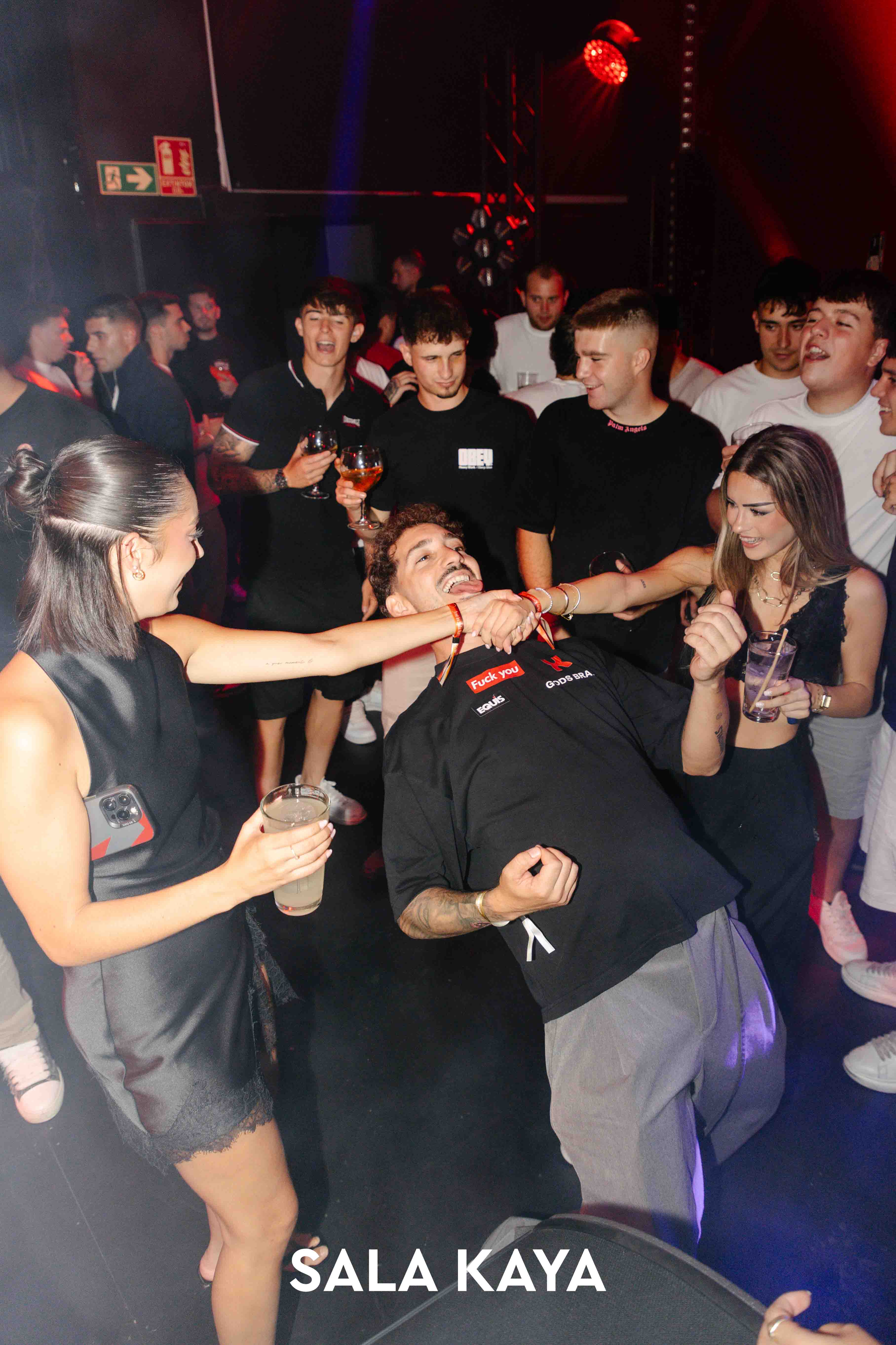 foto de público de FIESTA EQUIS