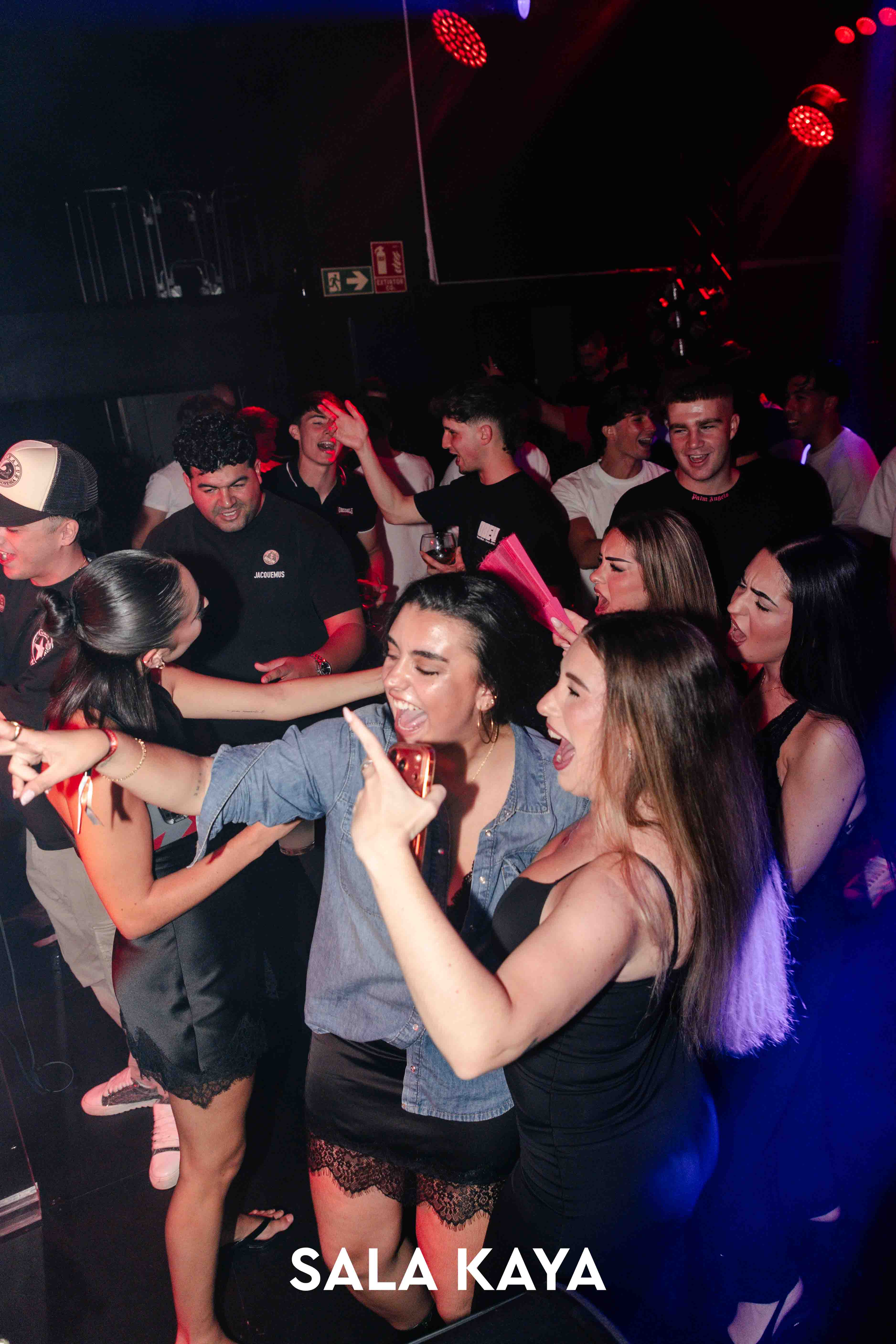 foto de público de FIESTA EQUIS