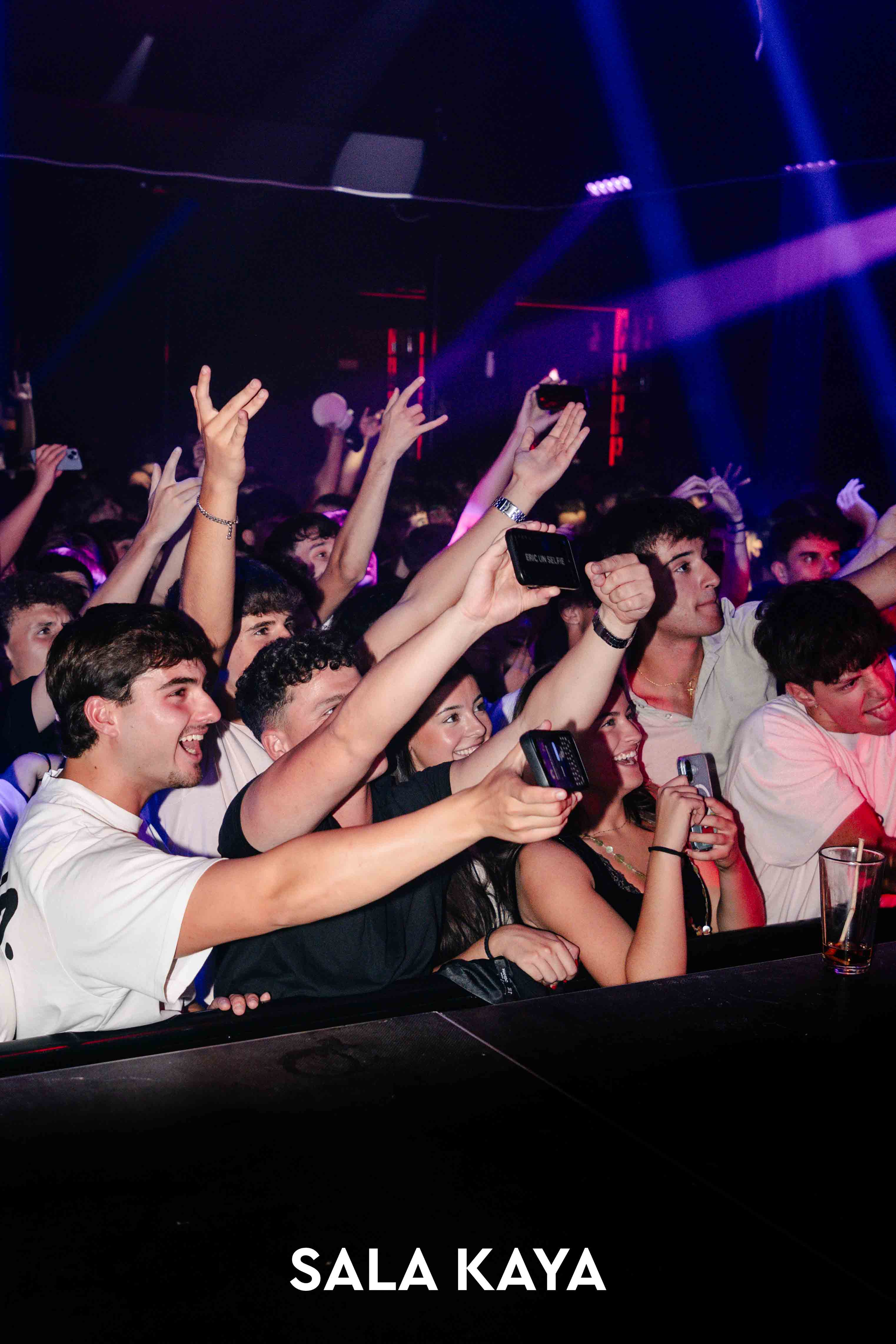 foto de público de FIESTA EQUIS