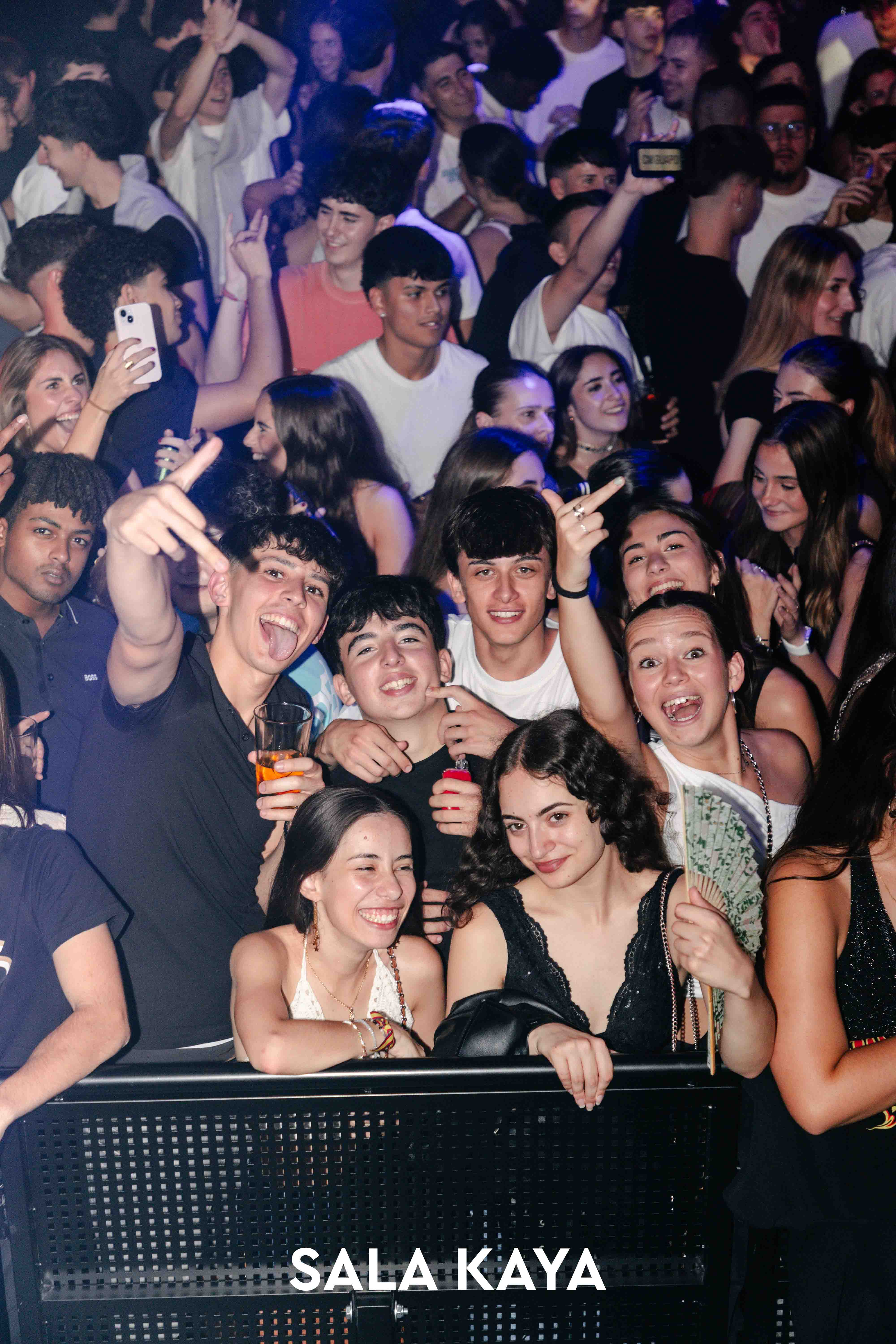 foto de público de FIESTA EQUIS