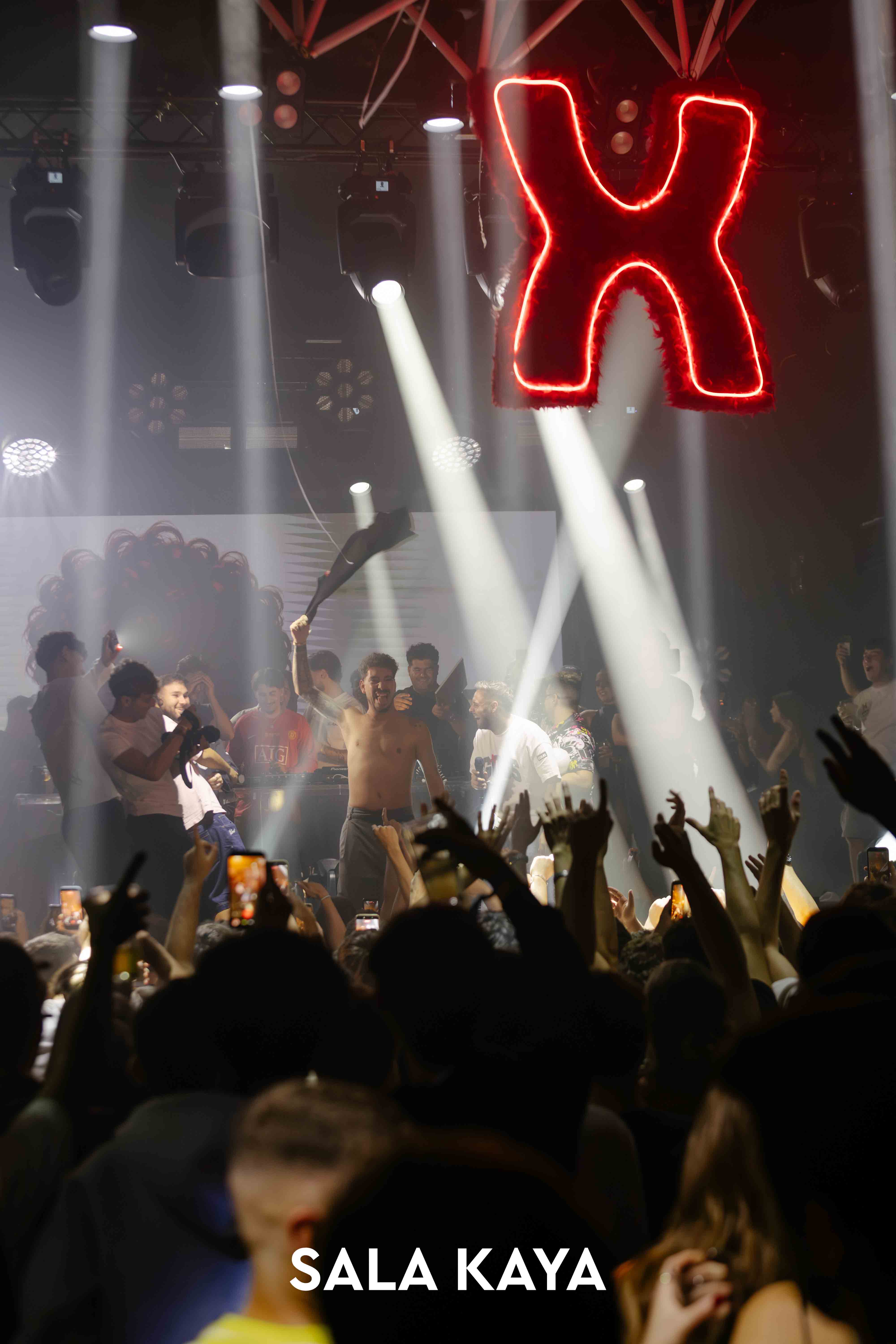 foto de público de FIESTA EQUIS