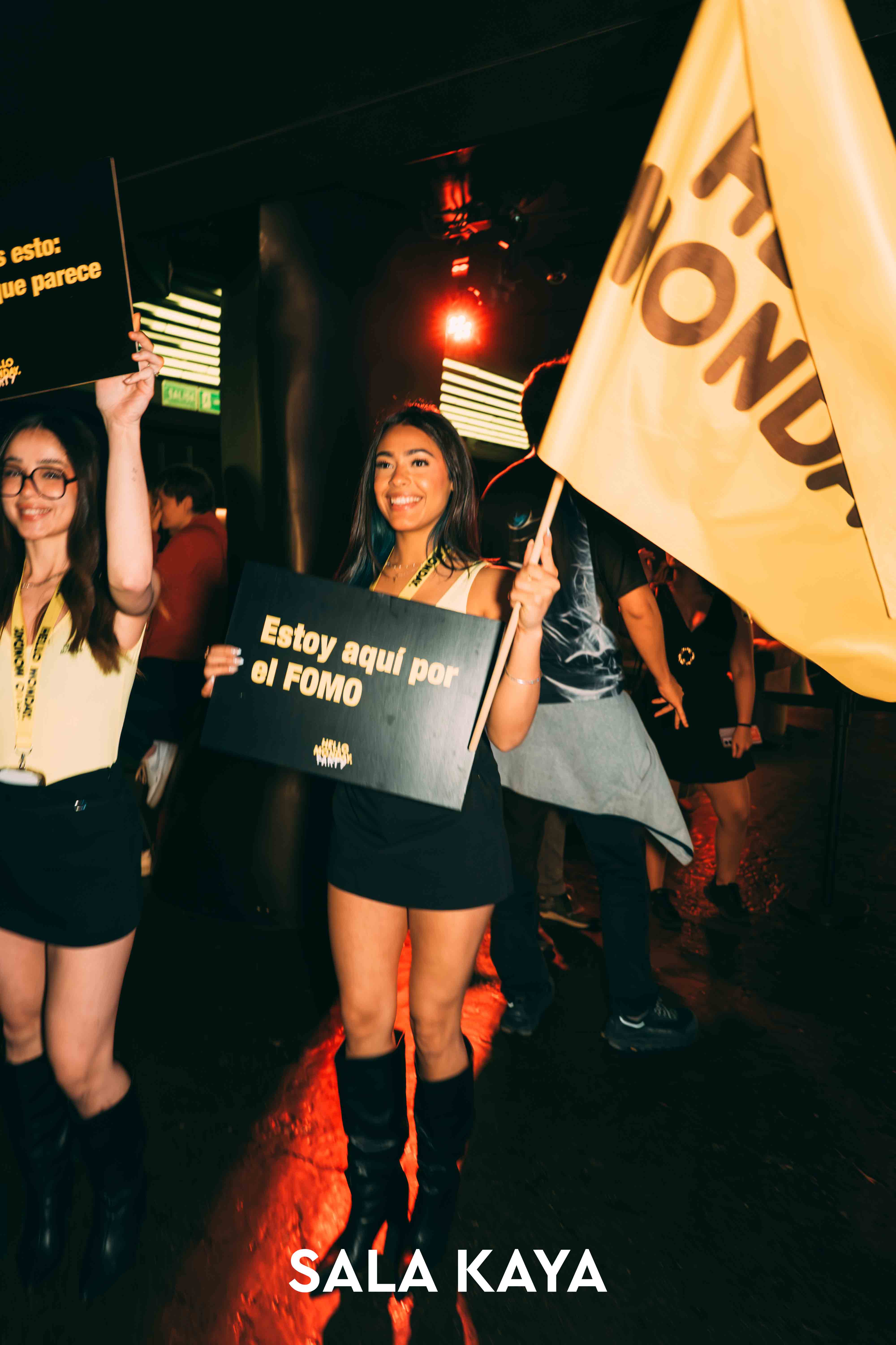 foto de público de HELLO MONDAY