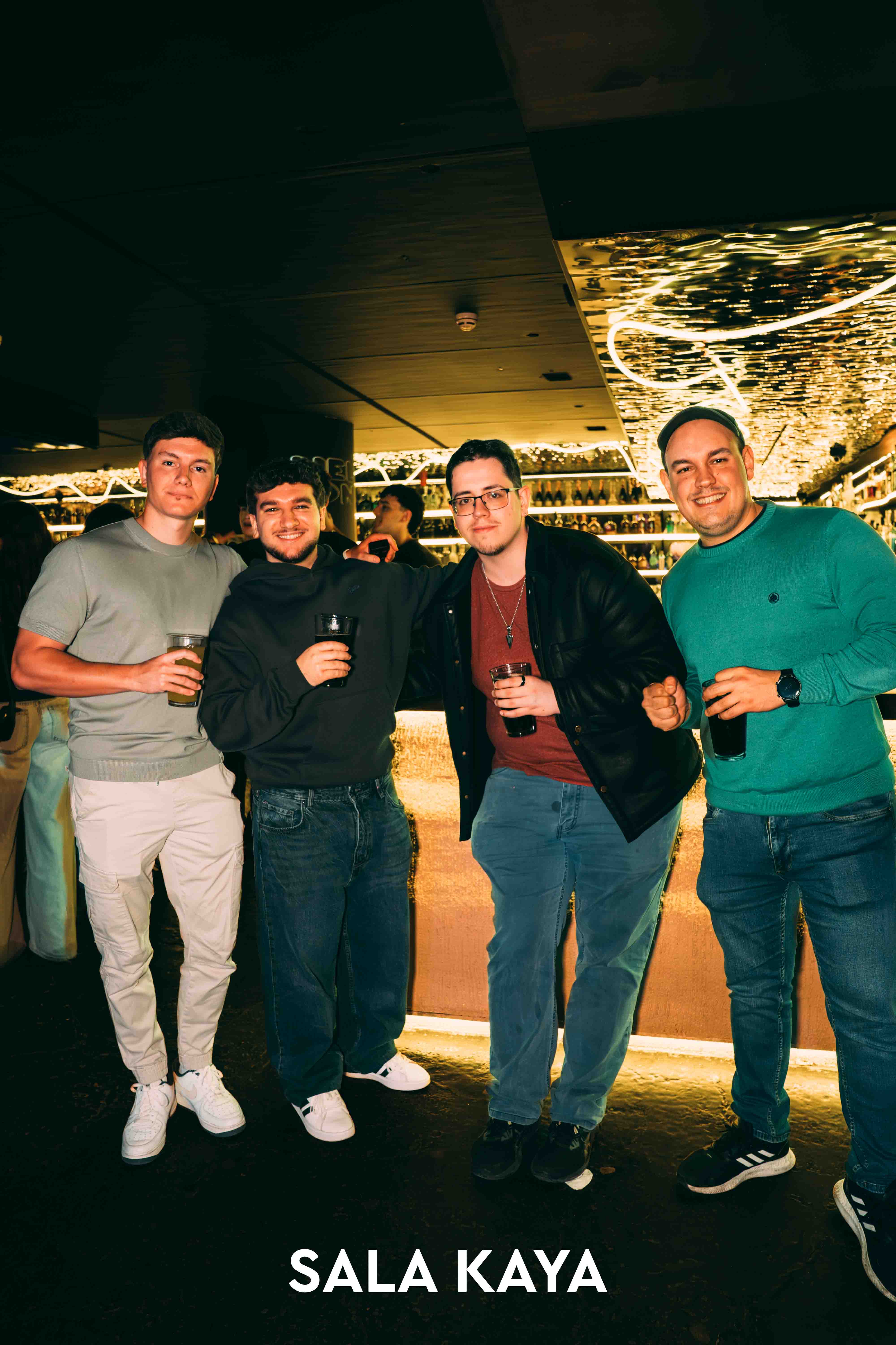 foto de público de HELLO MONDAY