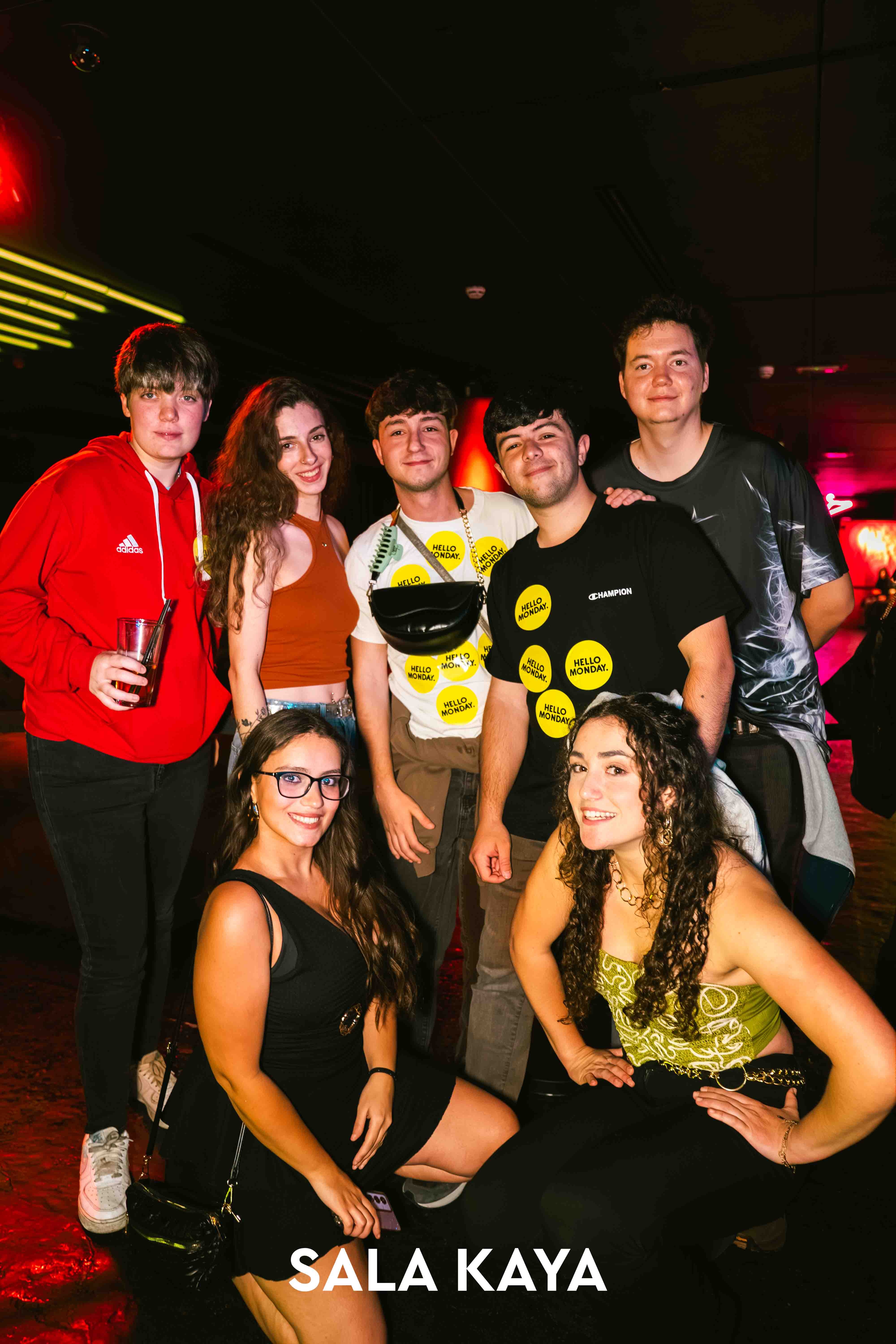 foto de público de HELLO MONDAY