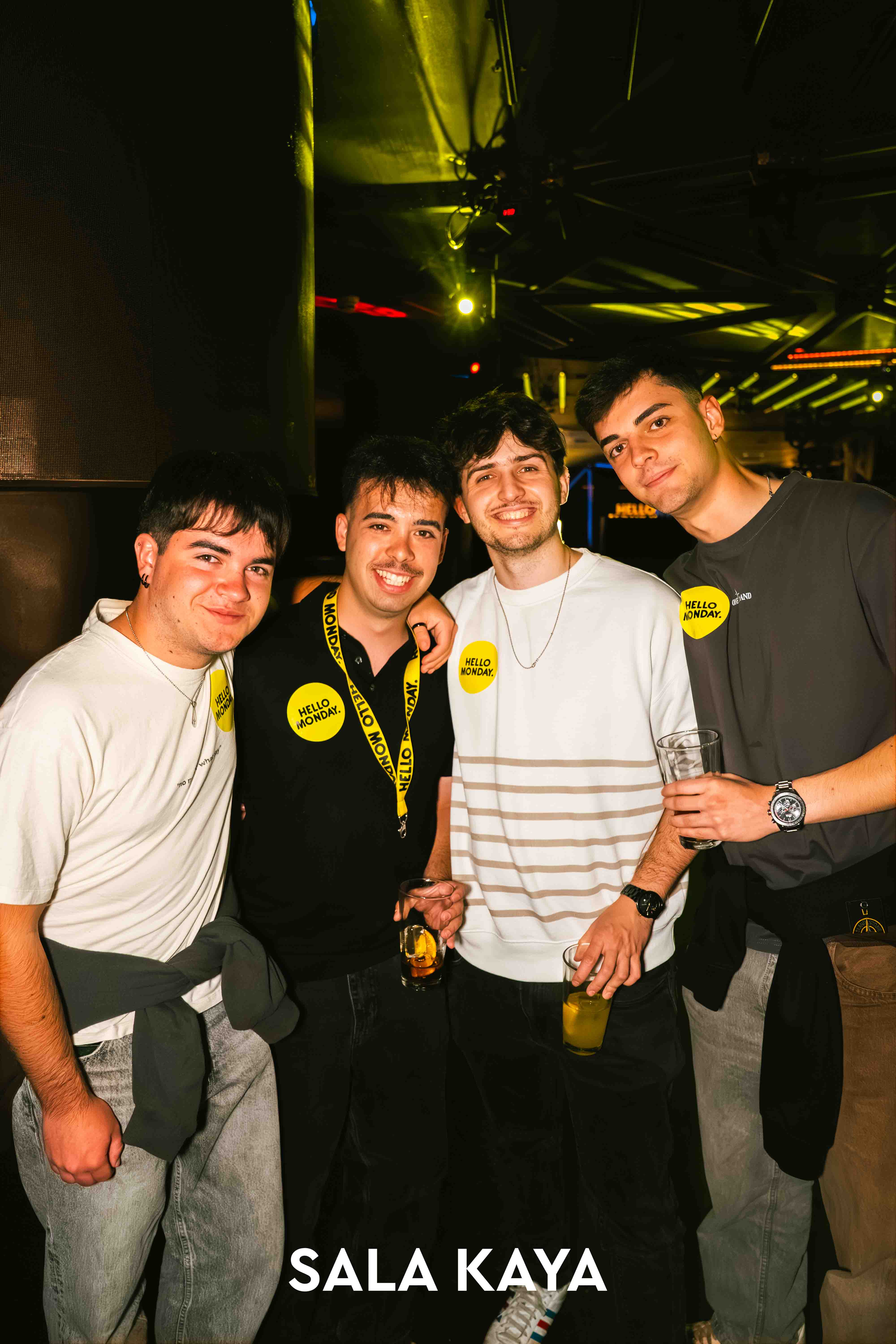 foto de público de HELLO MONDAY