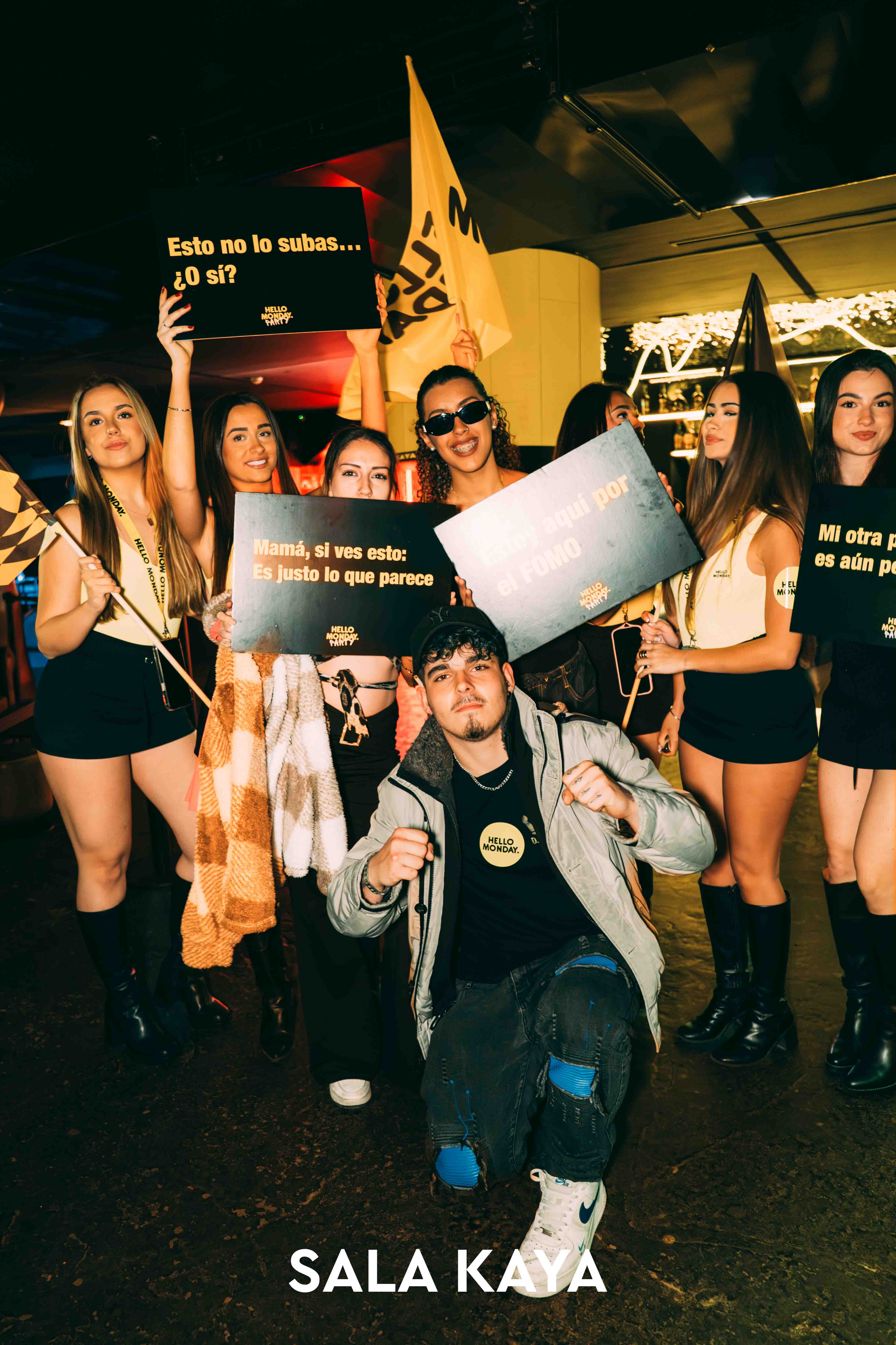 foto de público de HELLO MONDAY