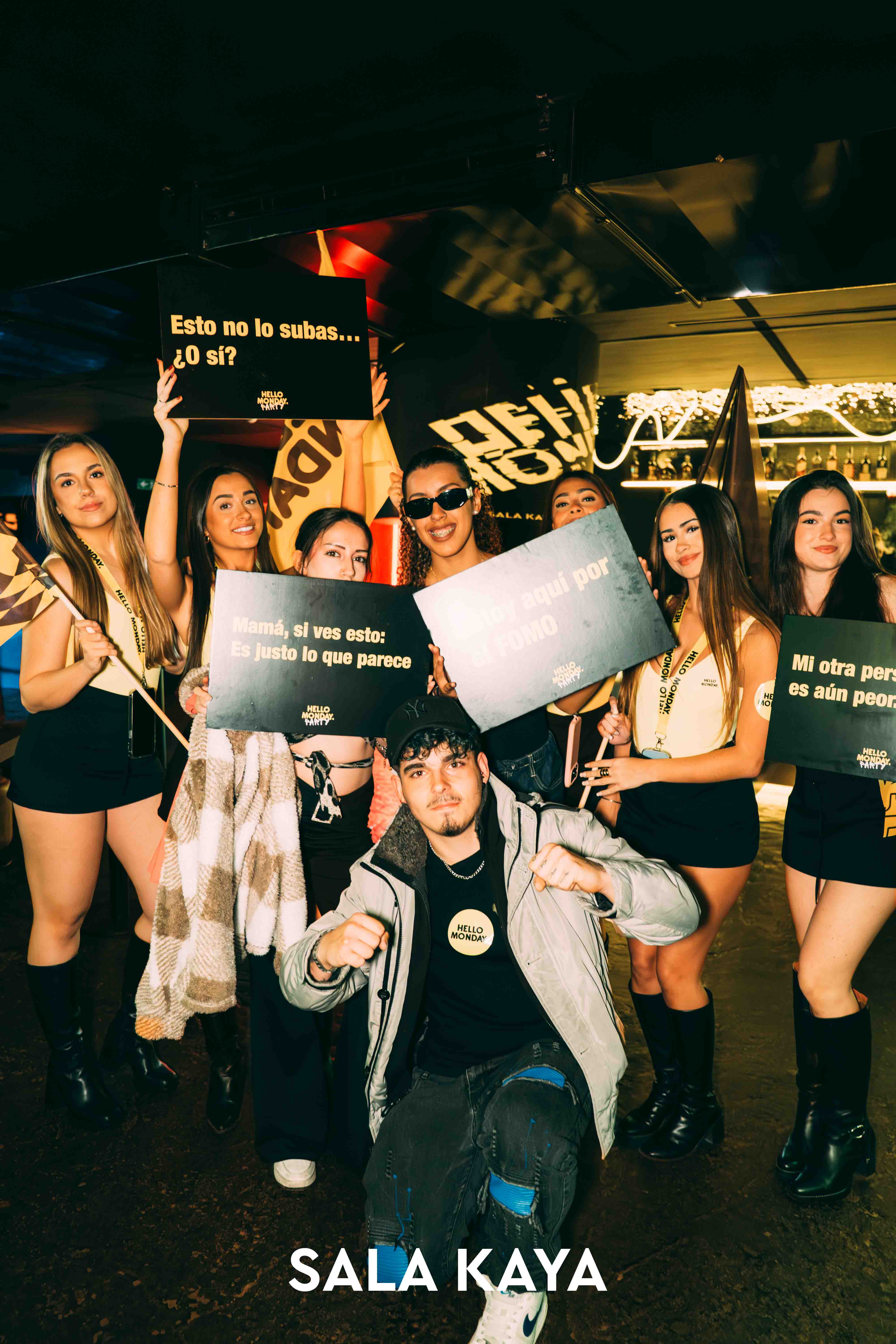 foto de público de HELLO MONDAY