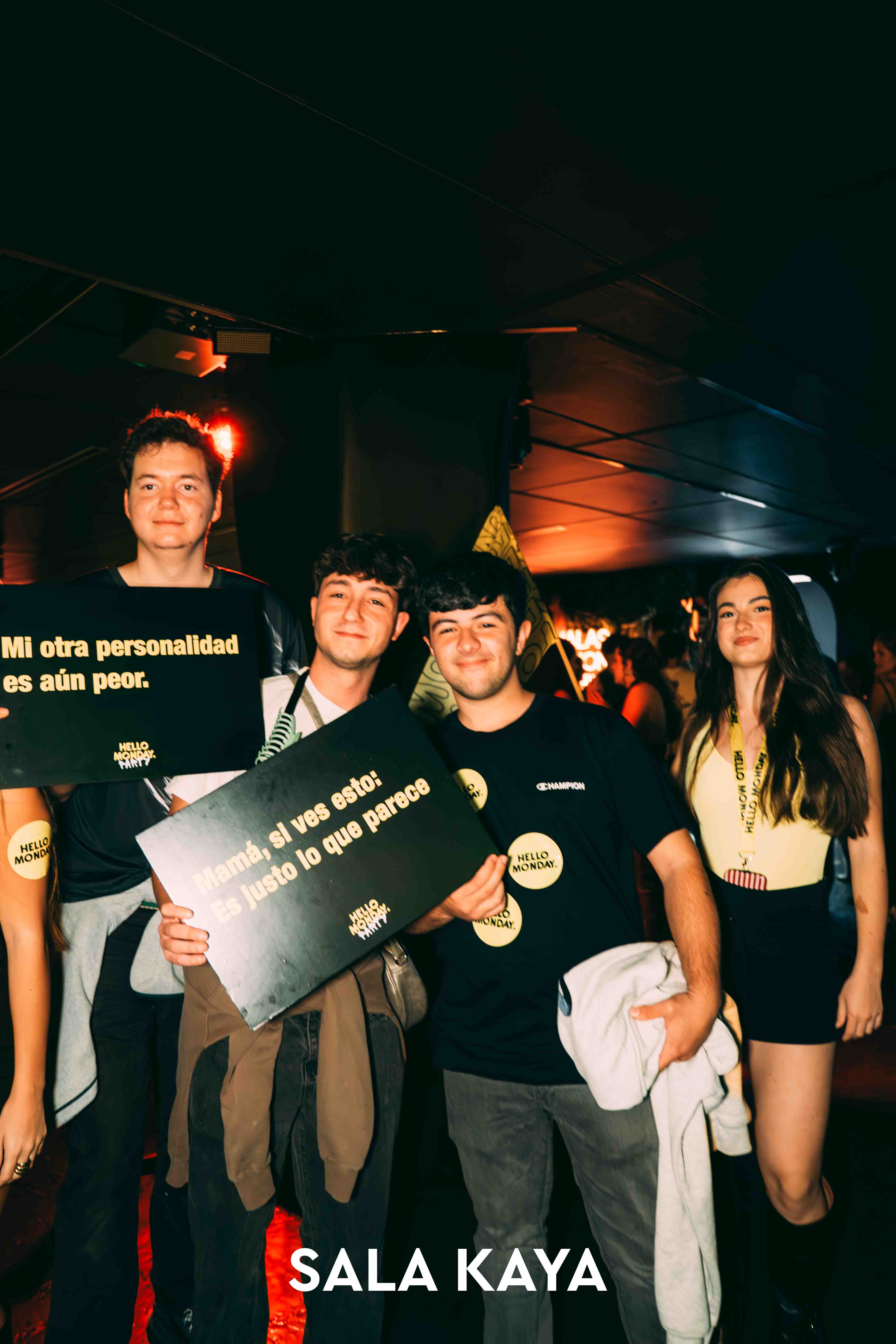 foto de público de HELLO MONDAY