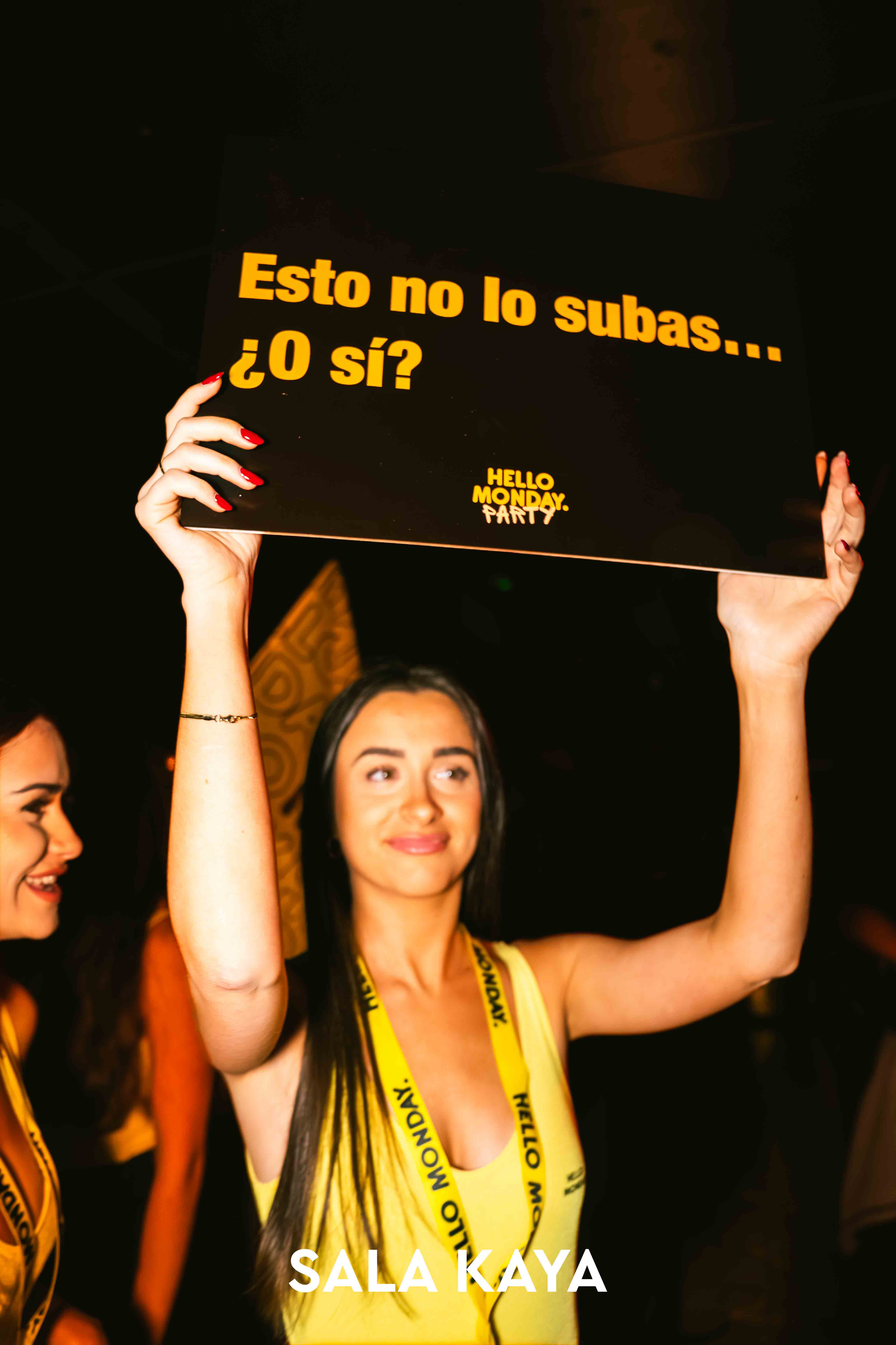 foto de público de HELLO MONDAY