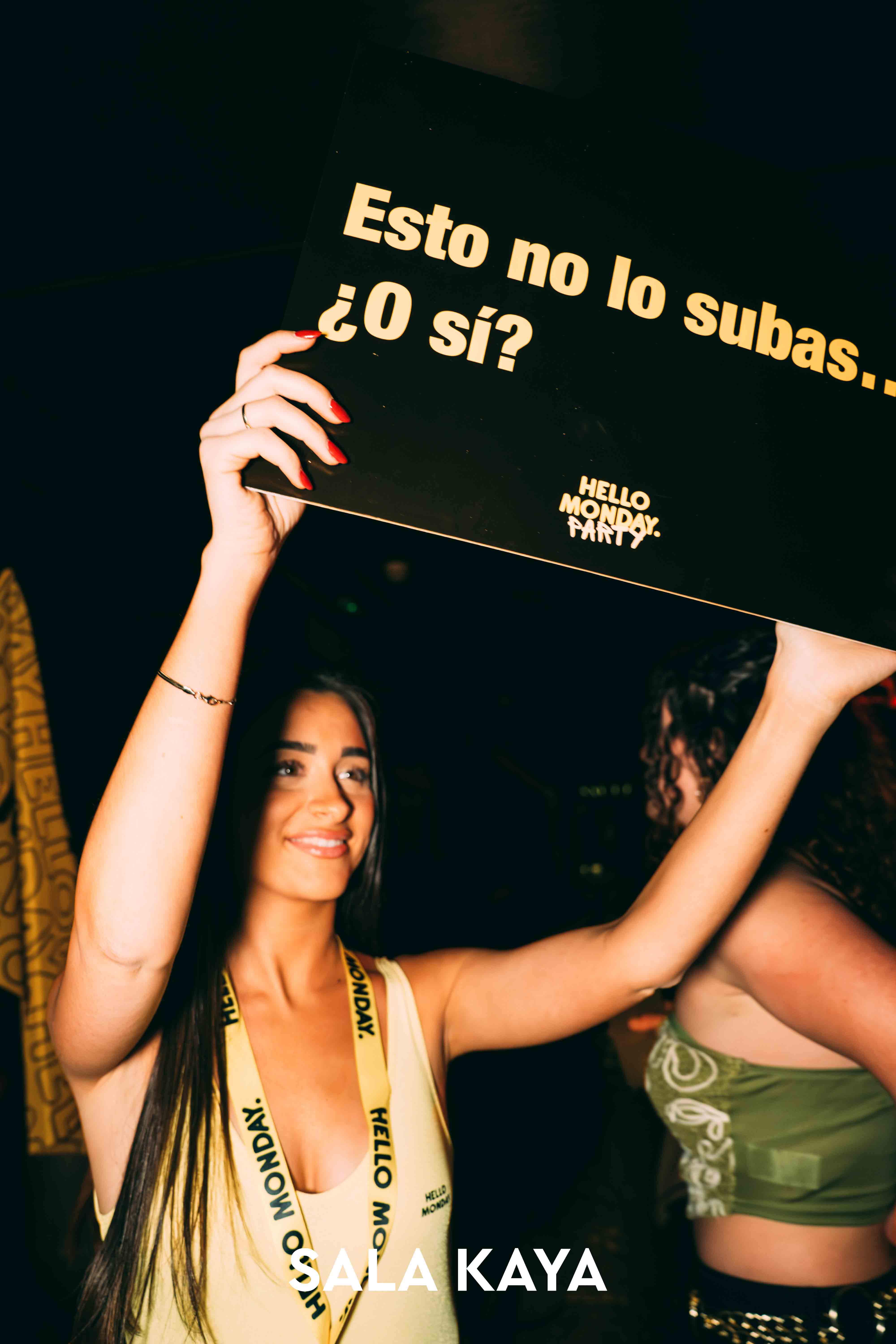 foto de público de HELLO MONDAY