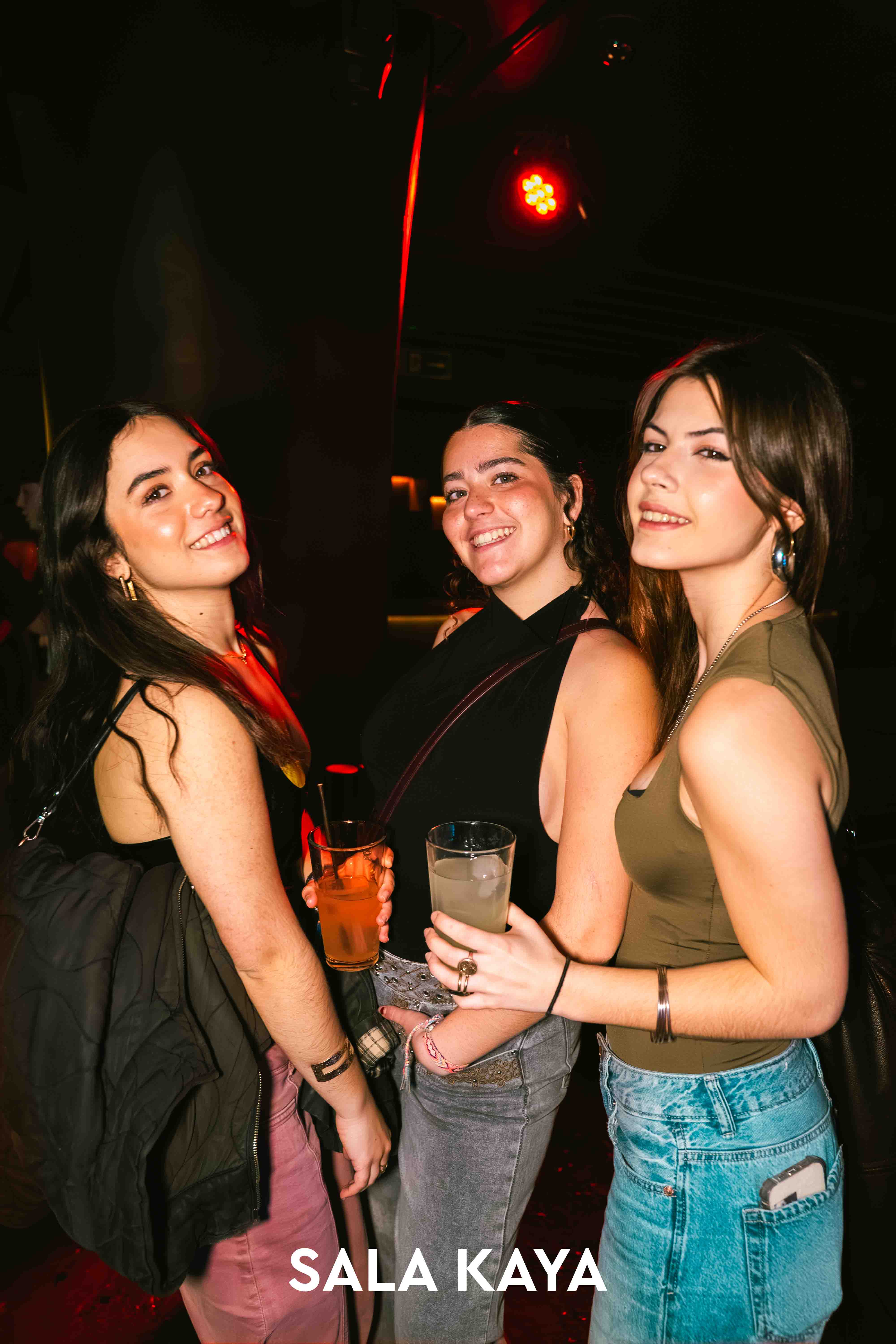 foto de público de HELLO MONDAY