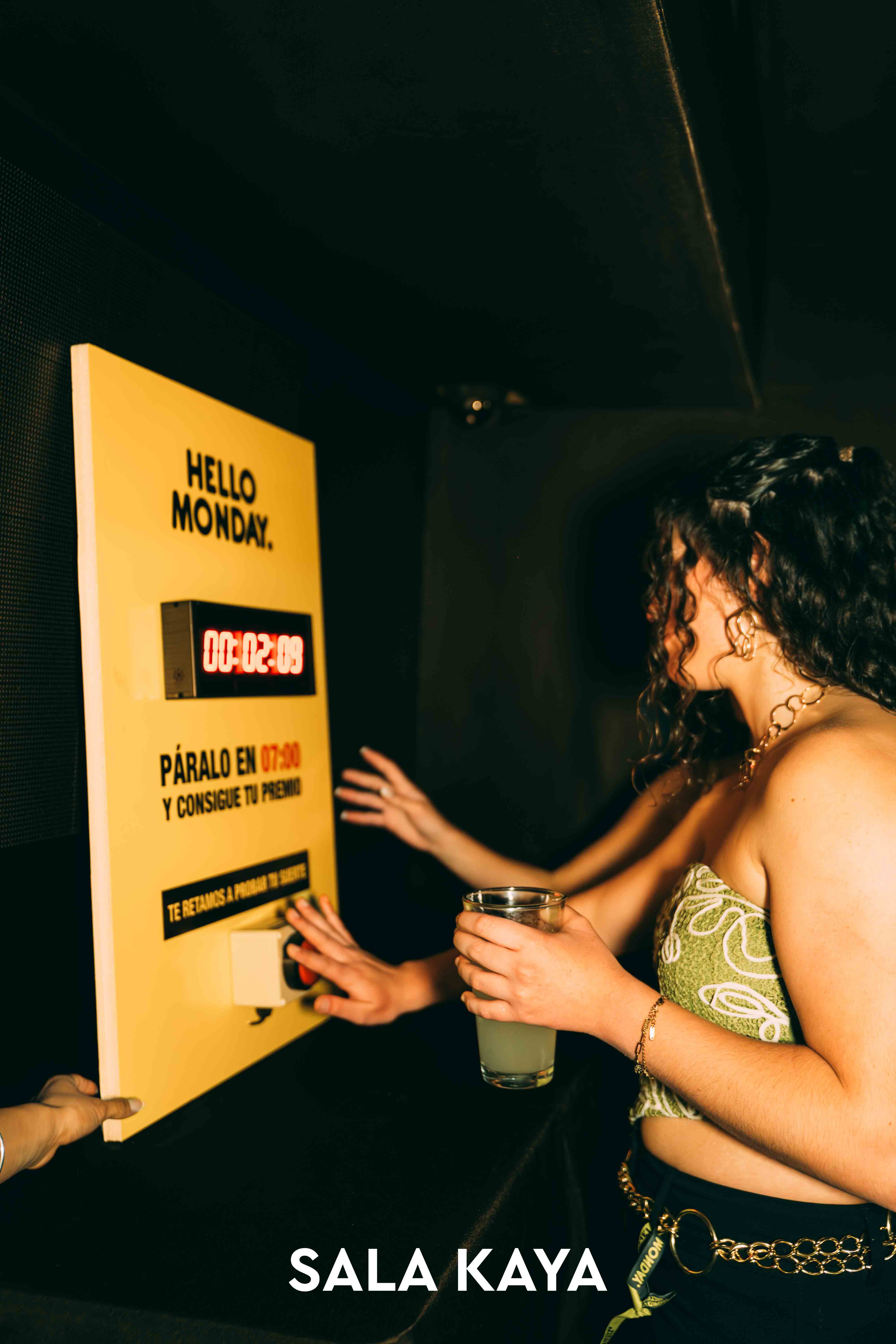 foto de público de HELLO MONDAY