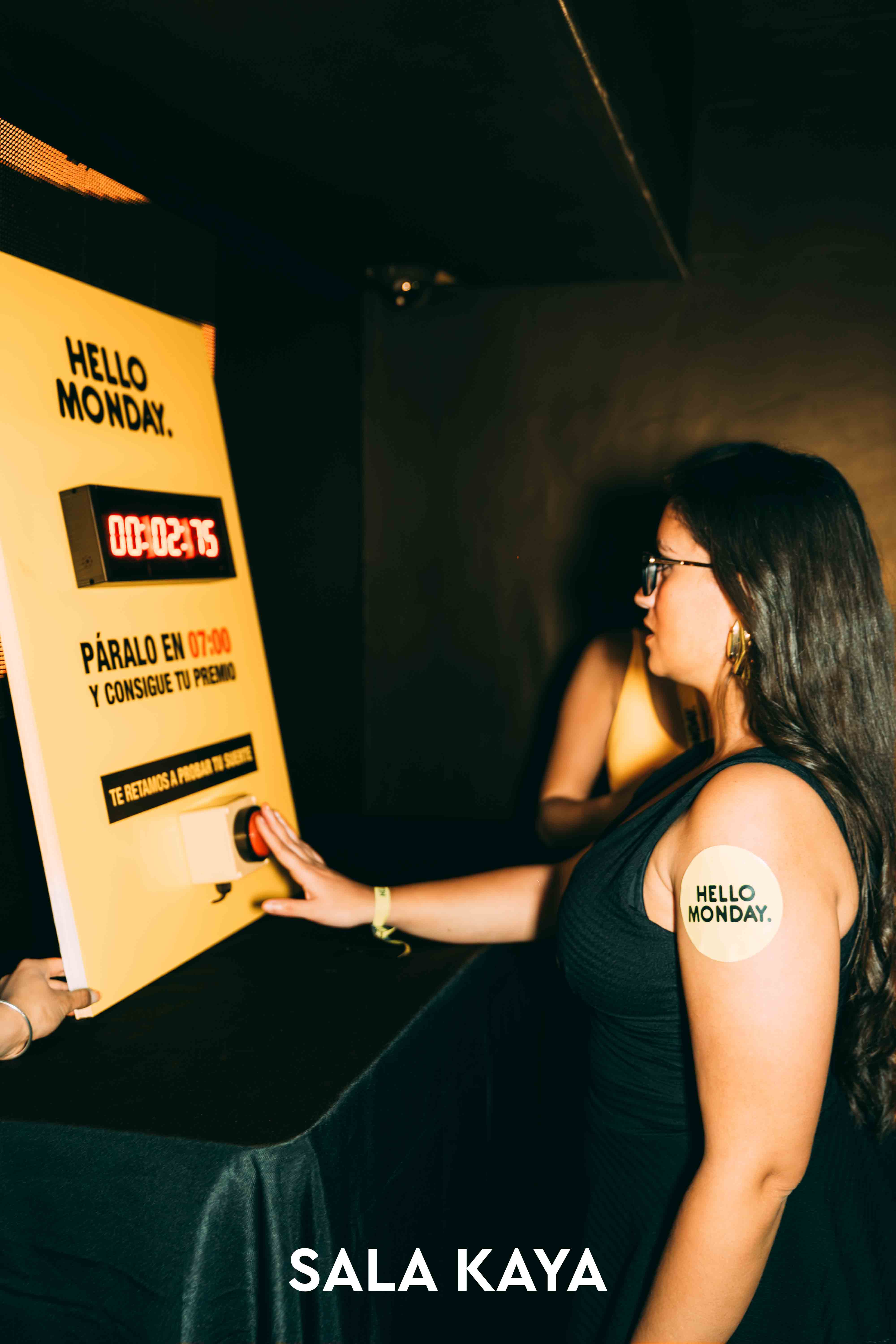 foto de público de HELLO MONDAY