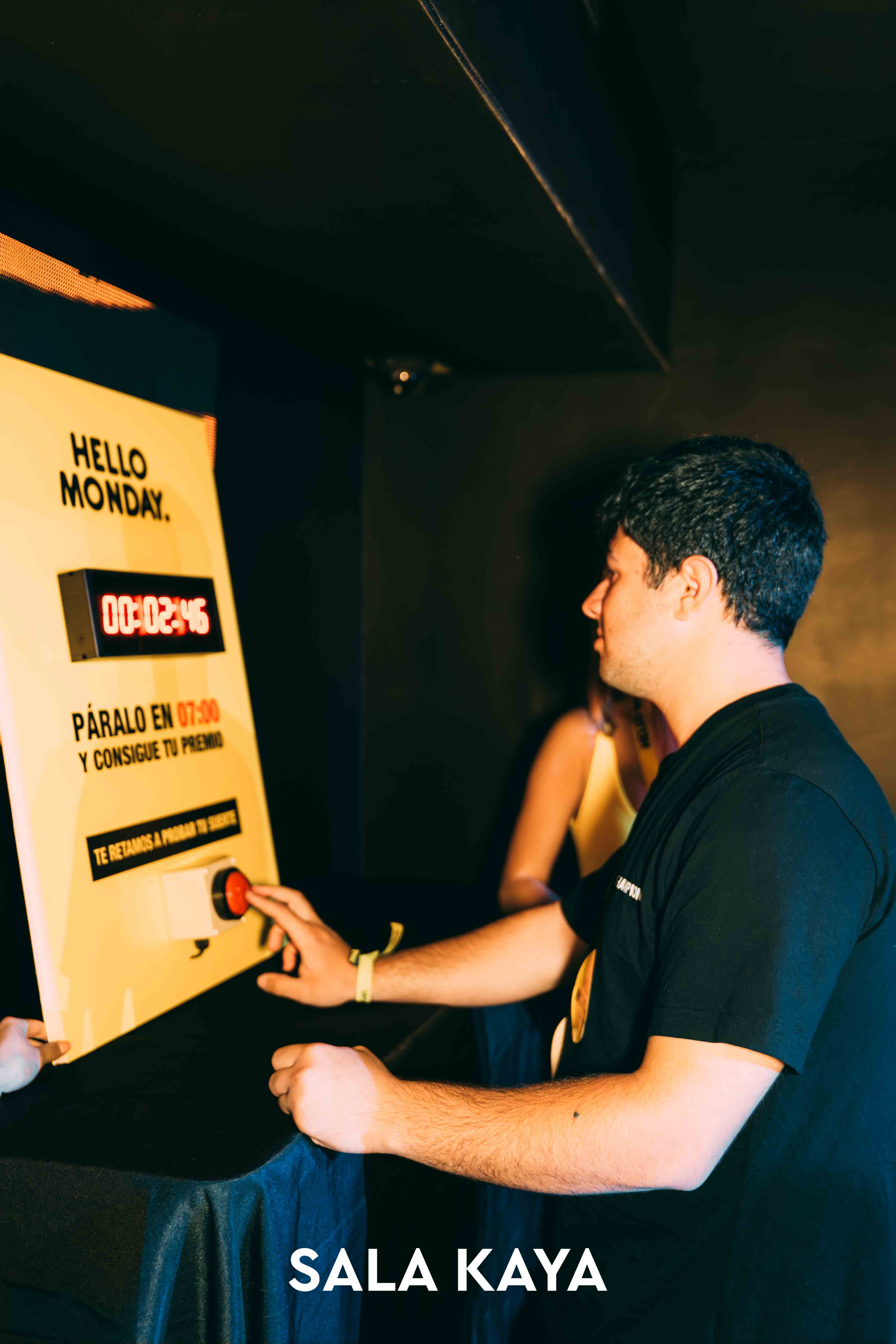 foto de público de HELLO MONDAY